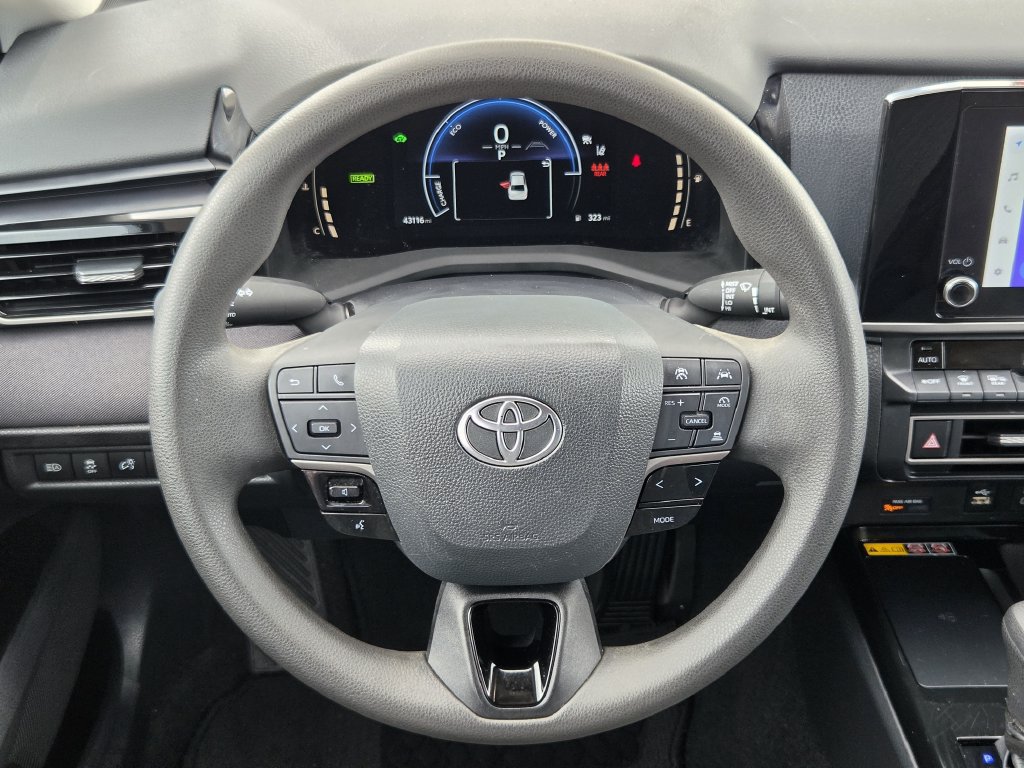 Used 2025 Toyota Camry LE FWD image 15