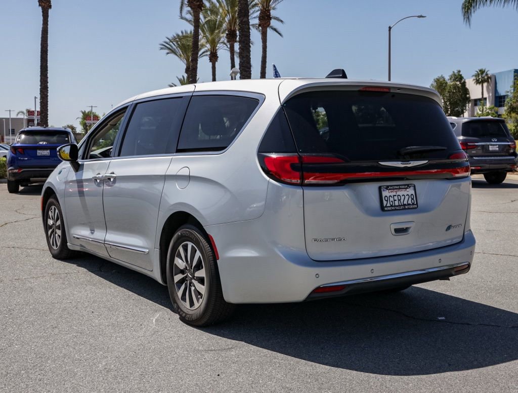 Used 2023 Chrysler Pacifica Limited FWD image 6