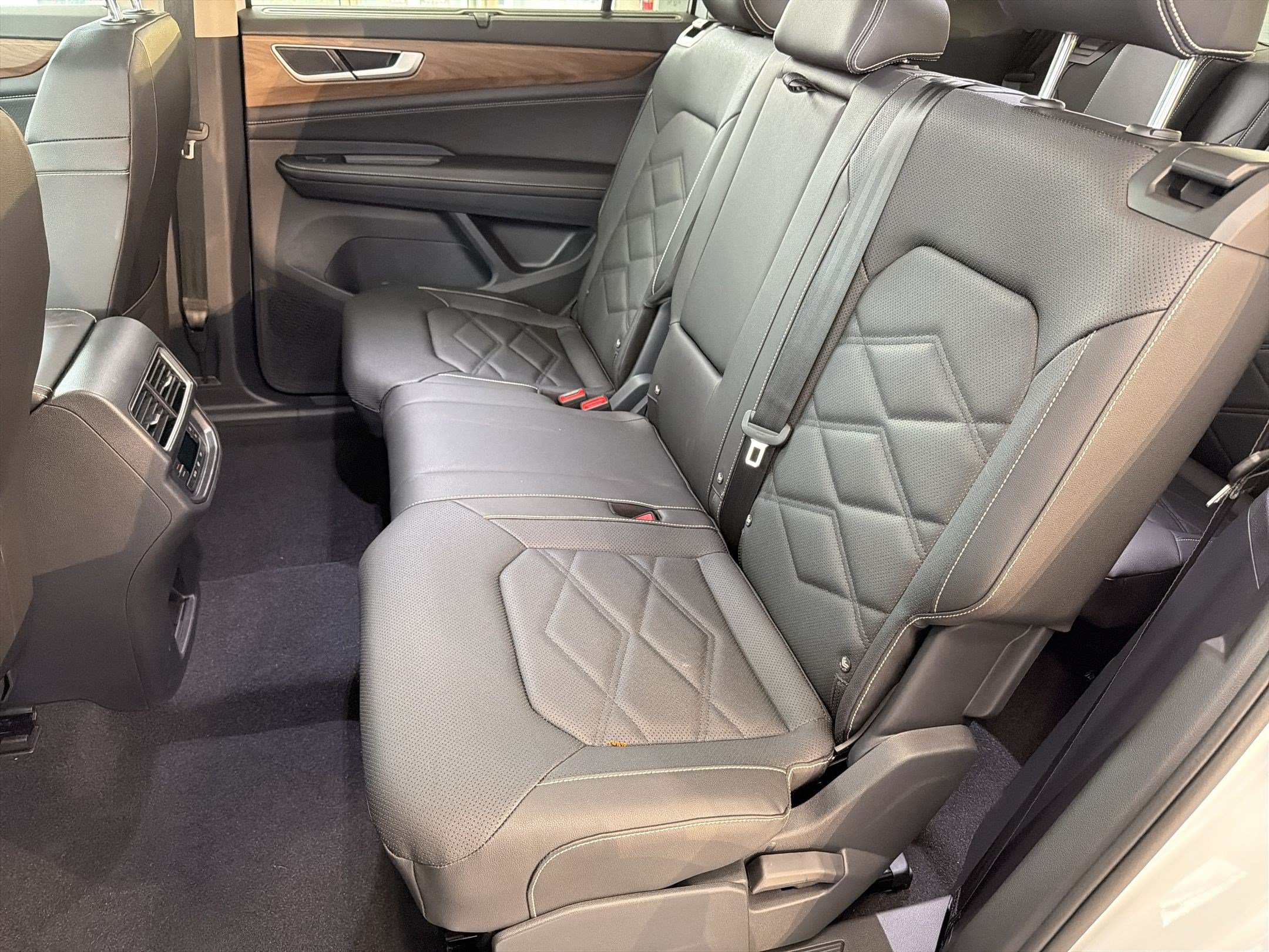 New 2026 Volkswagen Atlas SE FWD image 15