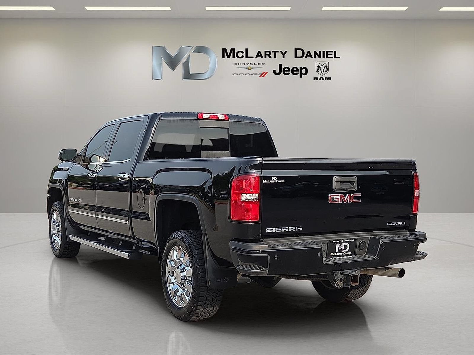 Used 2019 GMC Sierra 2500 Denali w/ Suspension Package, Off-Road AWD/4WD image 4
