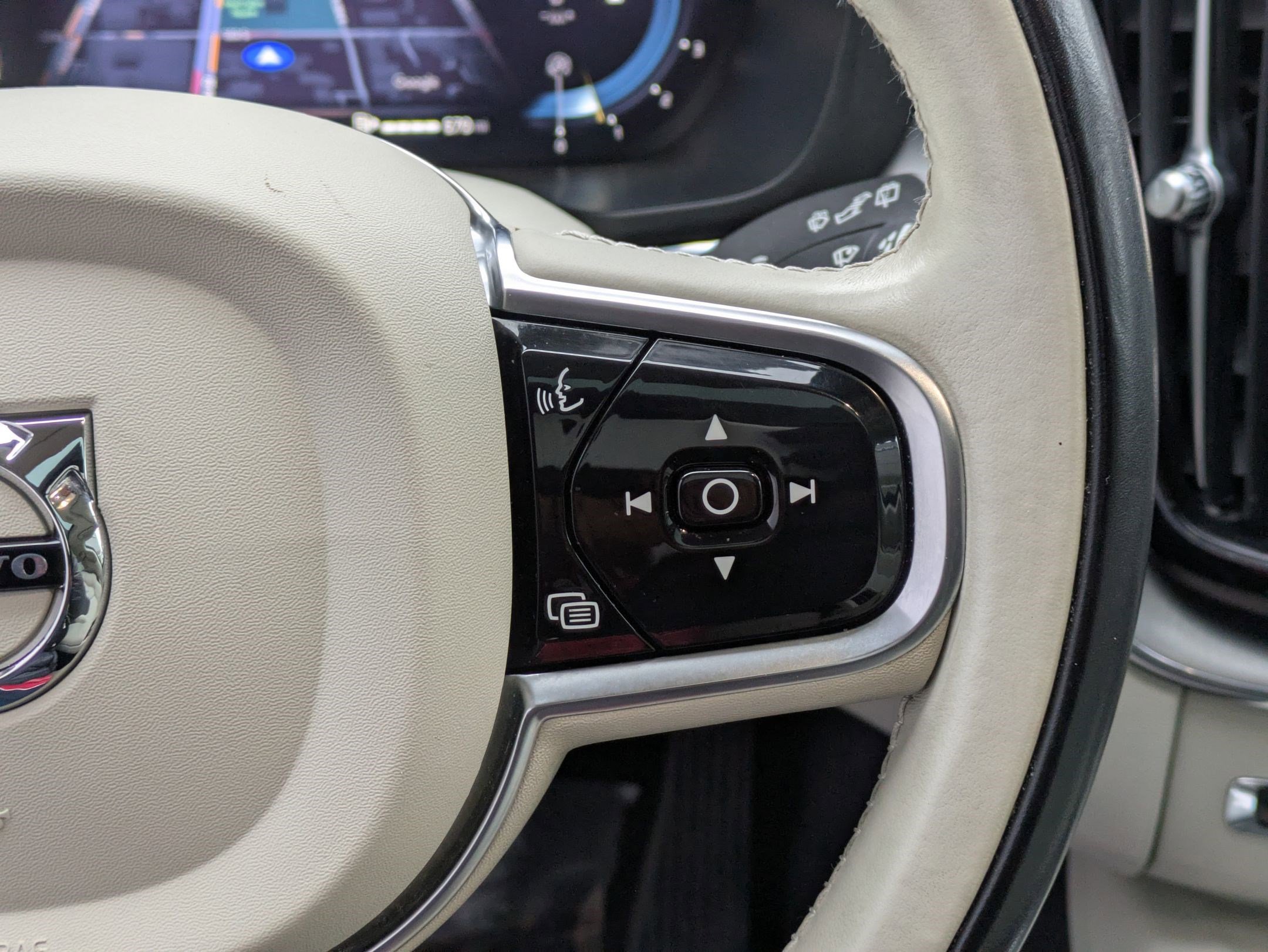 Certified 2023 Volvo XC60 B5 Core image 18