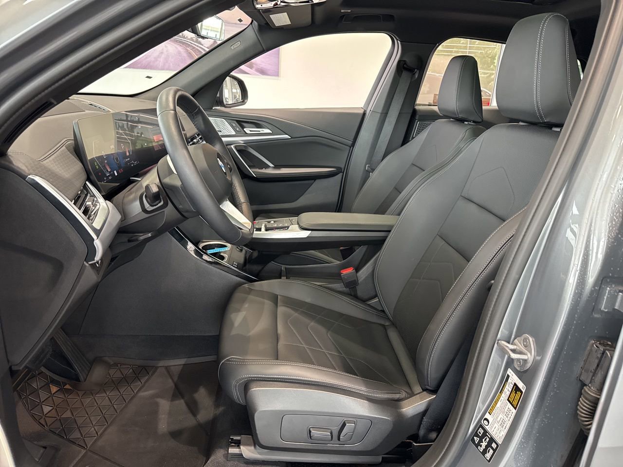 Used 2025 BMW X2 xDrive28i w/ Technology Package image 14