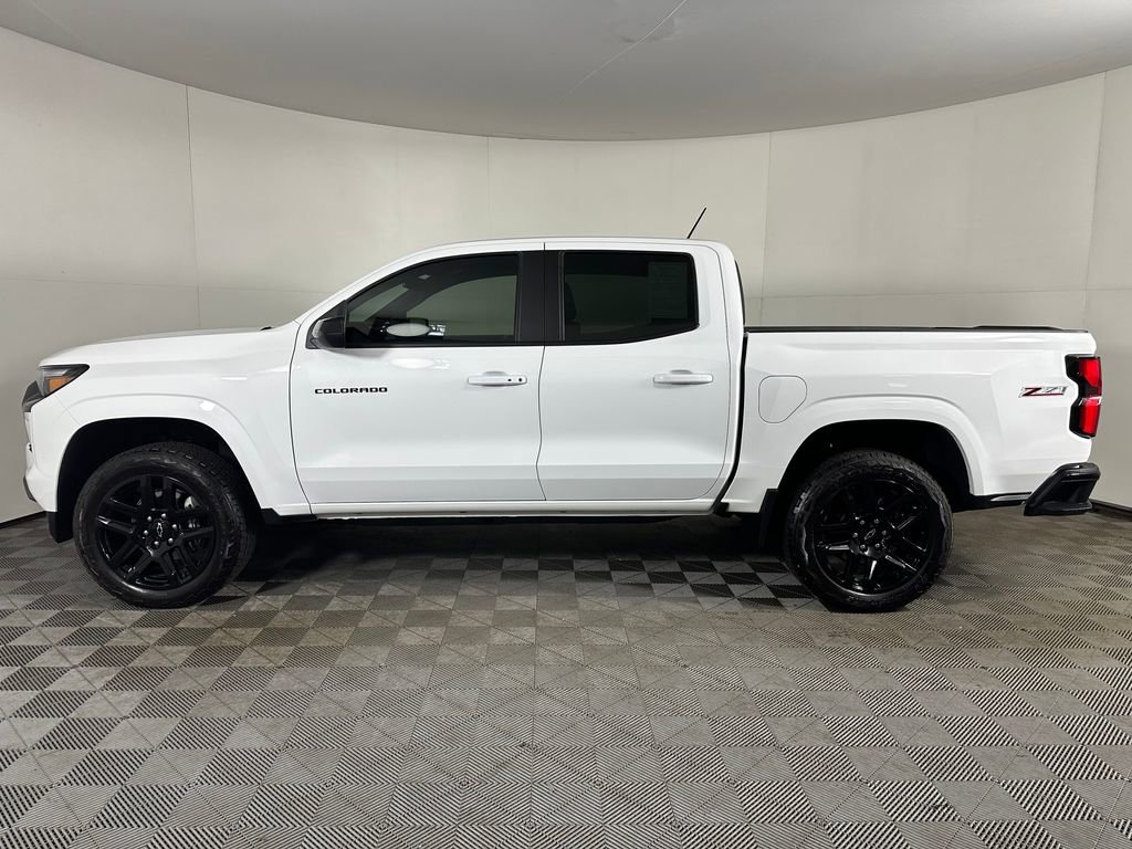Used 2025 Chevrolet Colorado Z71 w/ Z71 Convenience Package 2 AWD/4WD image 2