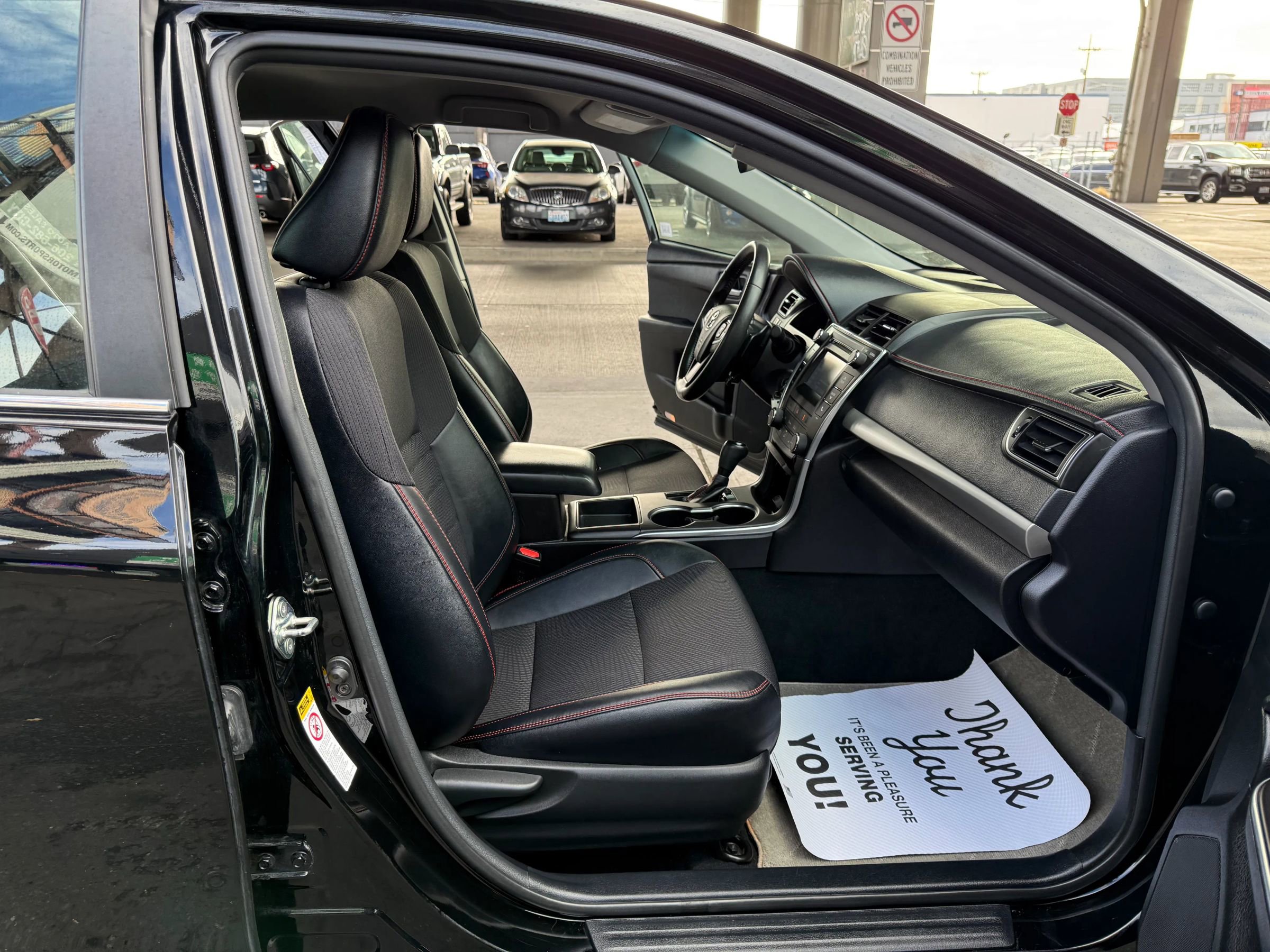 Used 2017 Toyota Camry SE image 21
