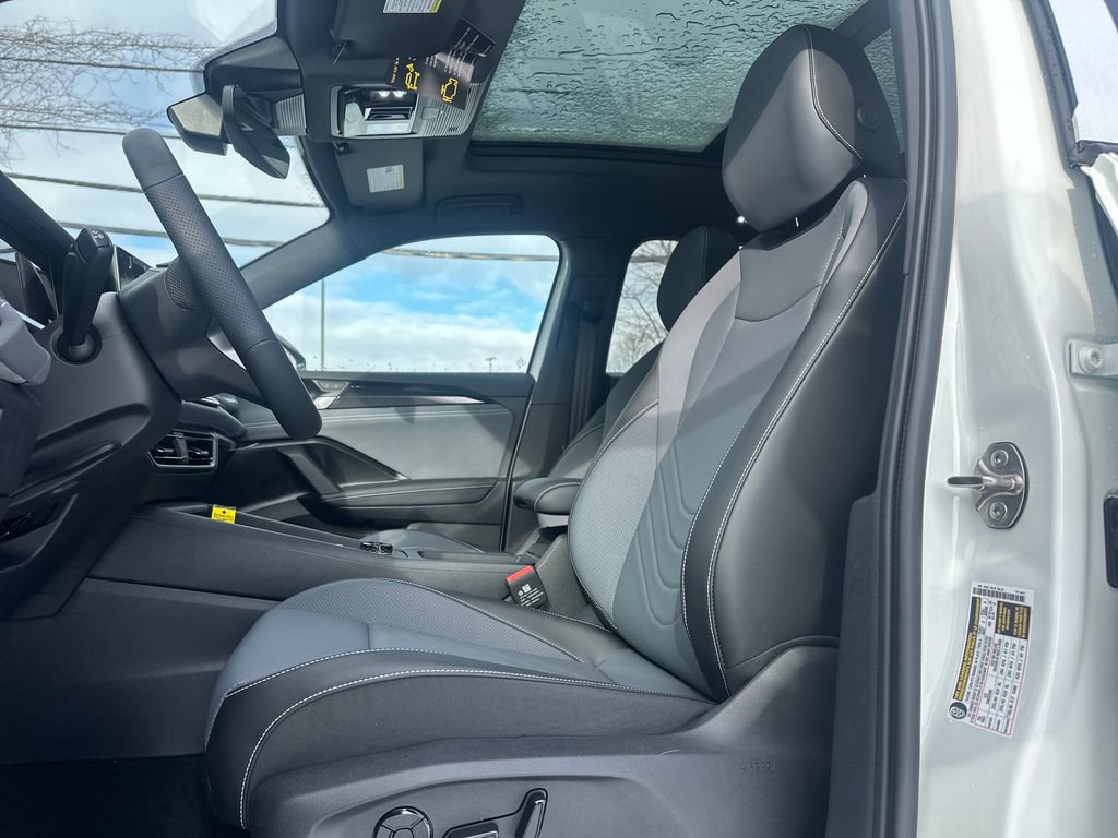 New 2026 Volkswagen Tiguan SE R-Line image 3