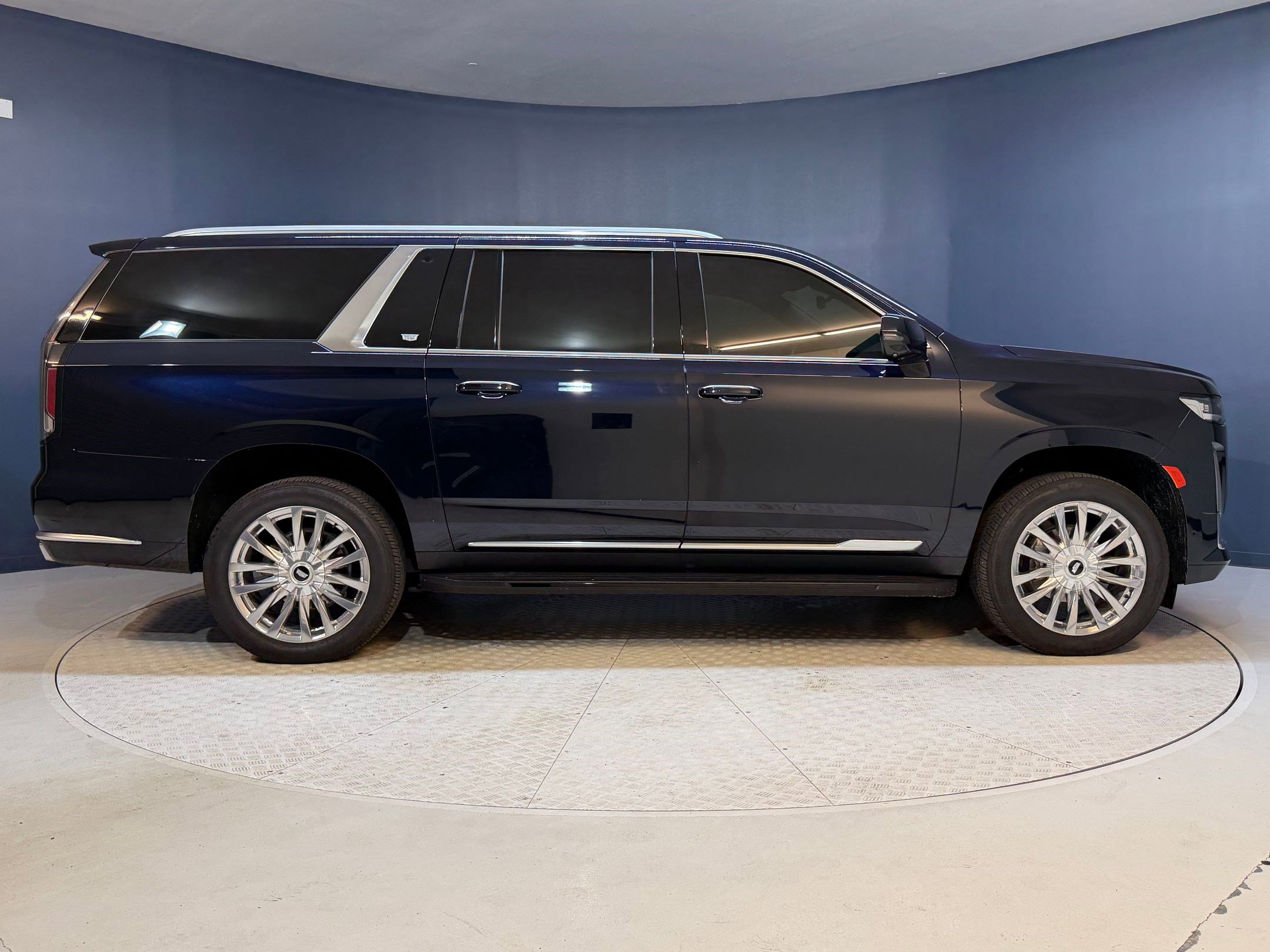 Certified 2023 Cadillac Escalade ESV Premium Luxury image 8