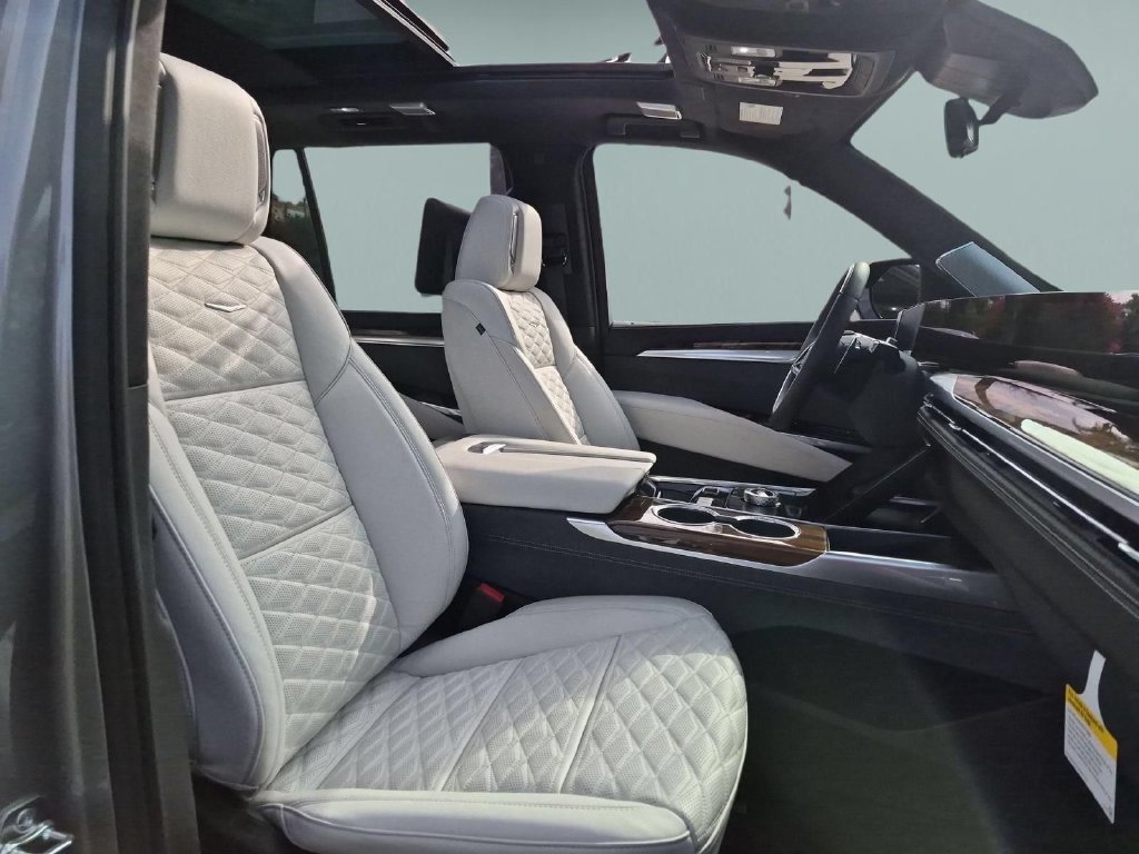 New 2026 Cadillac Escalade Platinum Sport w/ LPO, ONYX Package AWD/4WD image 28