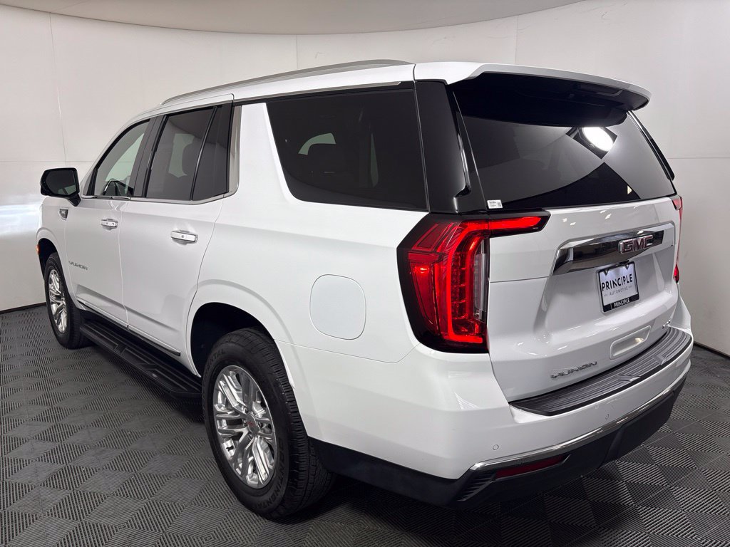 Used 2024 GMC Yukon SLT w/ SLT Luxury Package RWD image 7