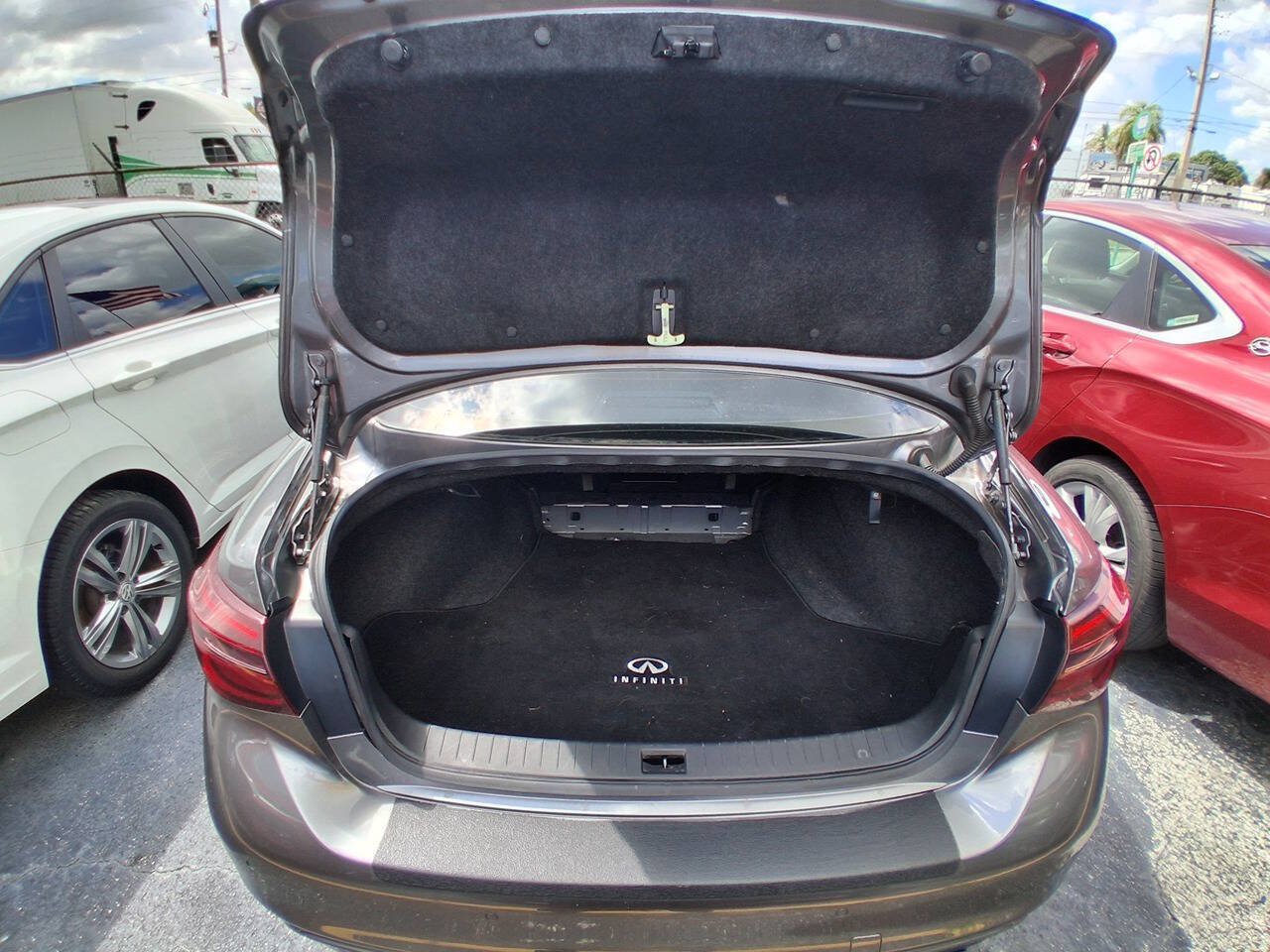 Used 2019 INFINITI Q50 Luxe w/ Essential Package (3.0T Luxe) RWD image 8