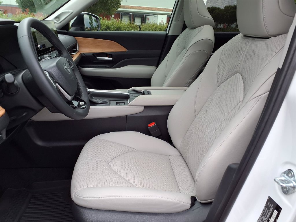 Used 2026 Toyota Grand Highlander AWD Hybrid image 29