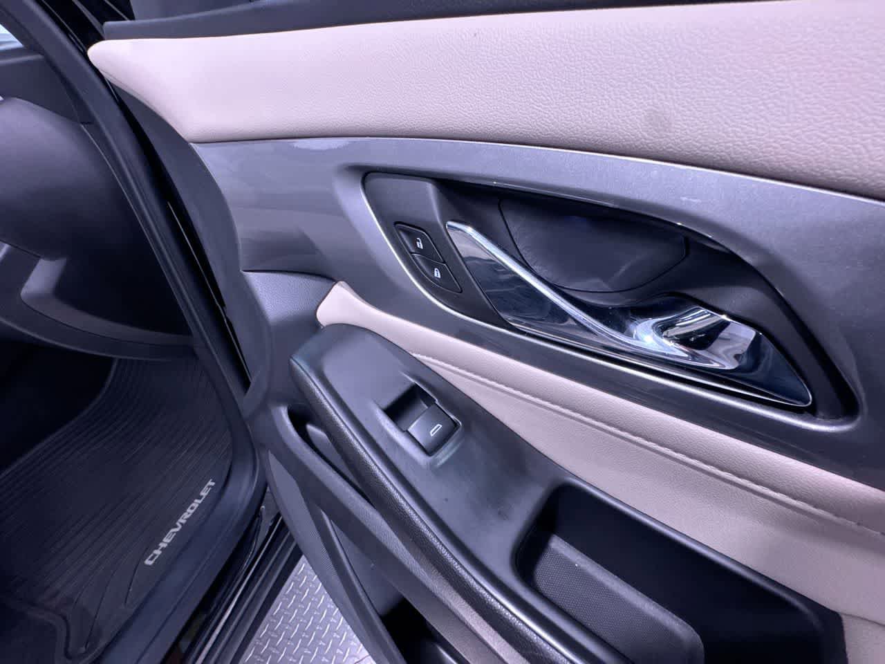 Used 2023 Chevrolet Traverse LS FWD image 36