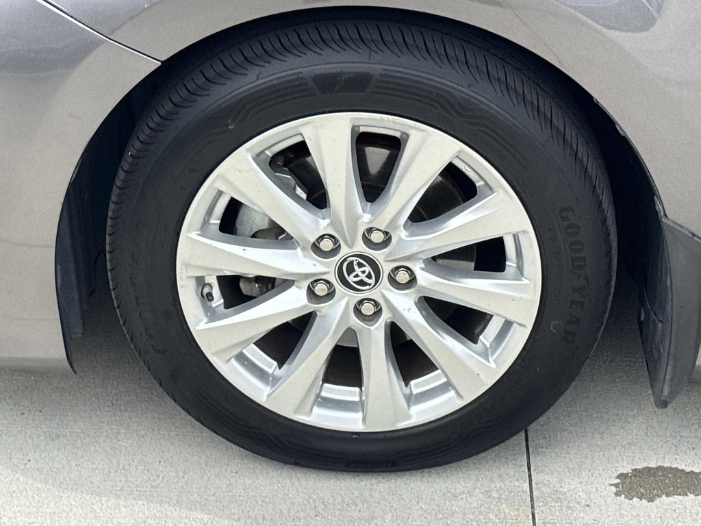Used 2018 Toyota Camry LE FWD image 30