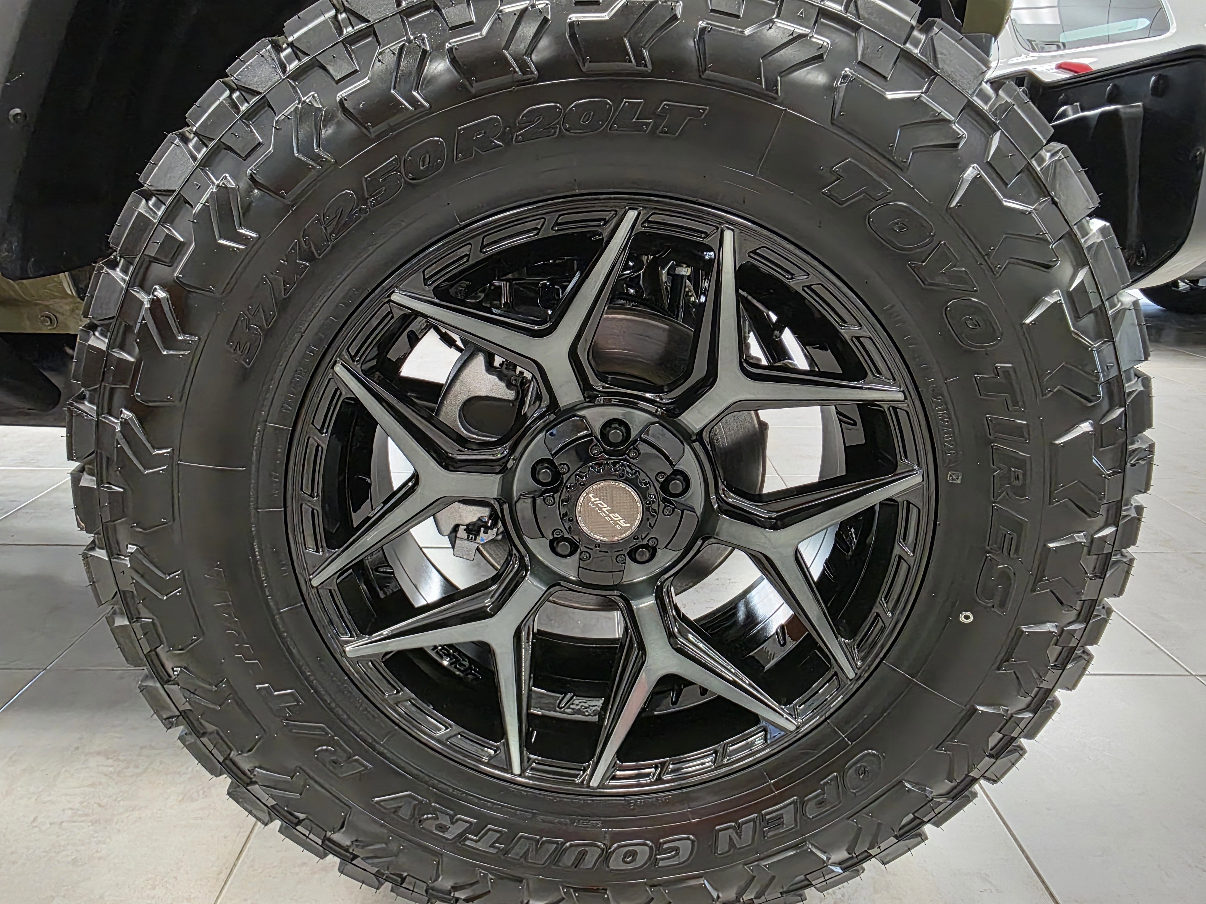New 2026 Jeep Gladiator Rubicon w/ Technology Group AWD/4WD image 5