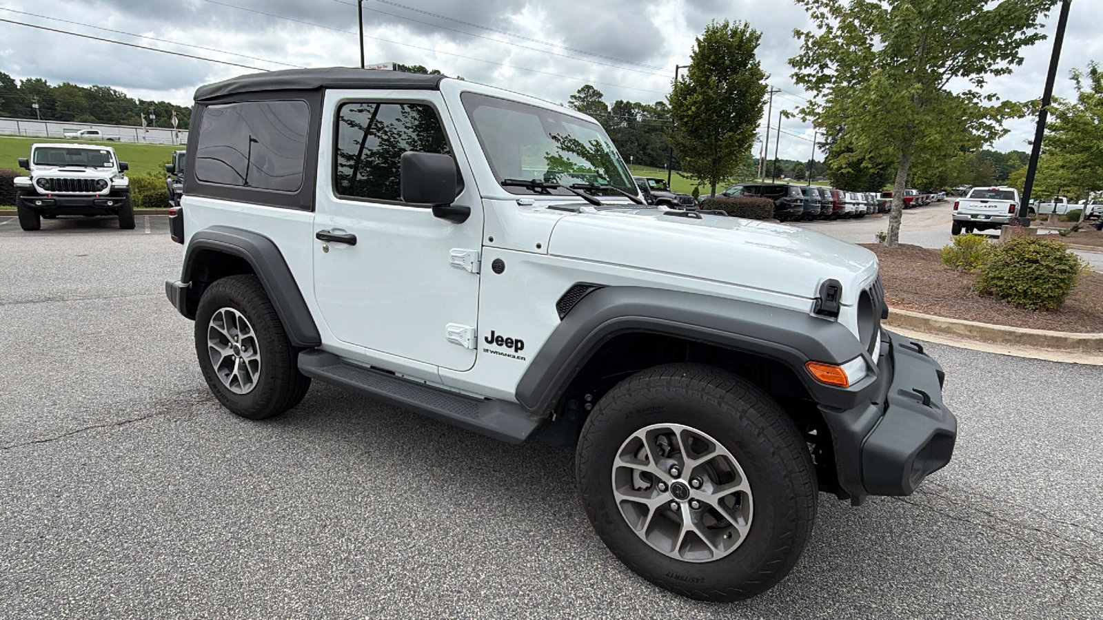 Used 2026 Jeep Wrangler Sport AWD/4WD image 5