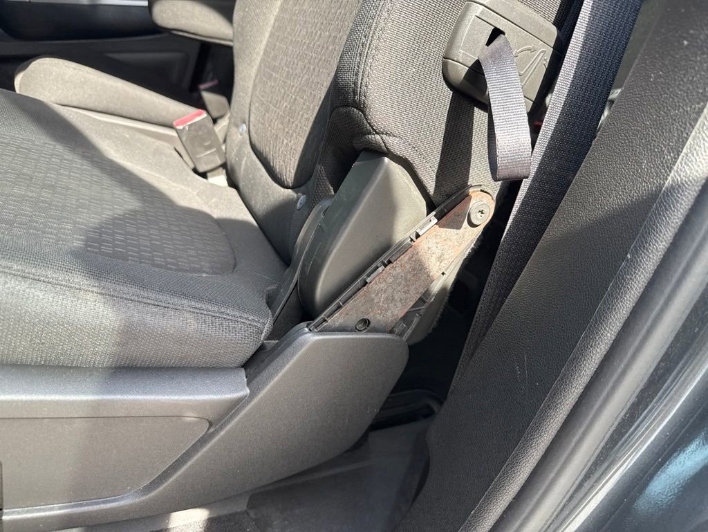 Used 2011 GMC Acadia SLE FWD image 17
