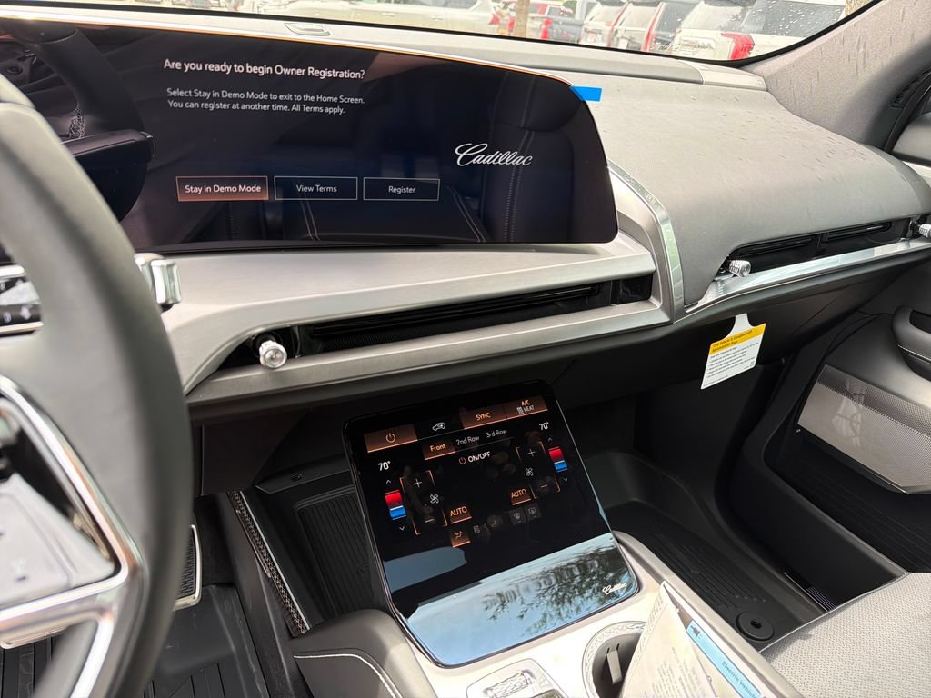 New 2027 Cadillac Vistiq Luxury w/ LPO, Floor Liner Package AWD/4WD image 26