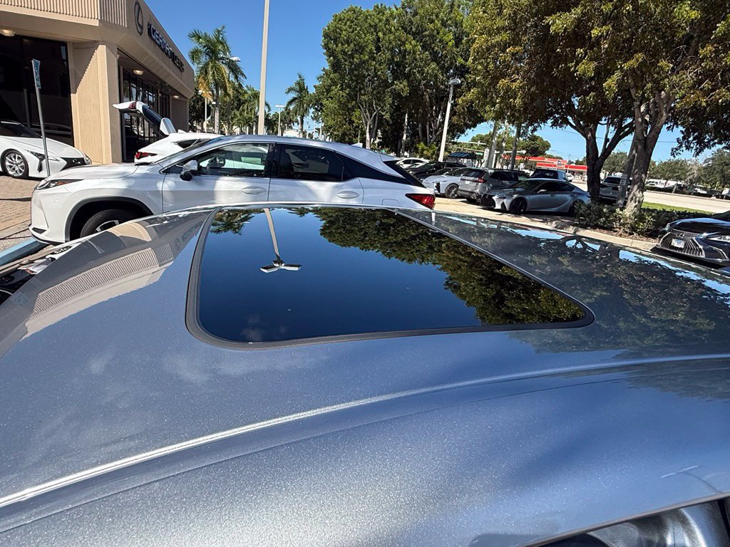 Used 2024 Lexus ES 300h w/ Technology Package FWD image 17
