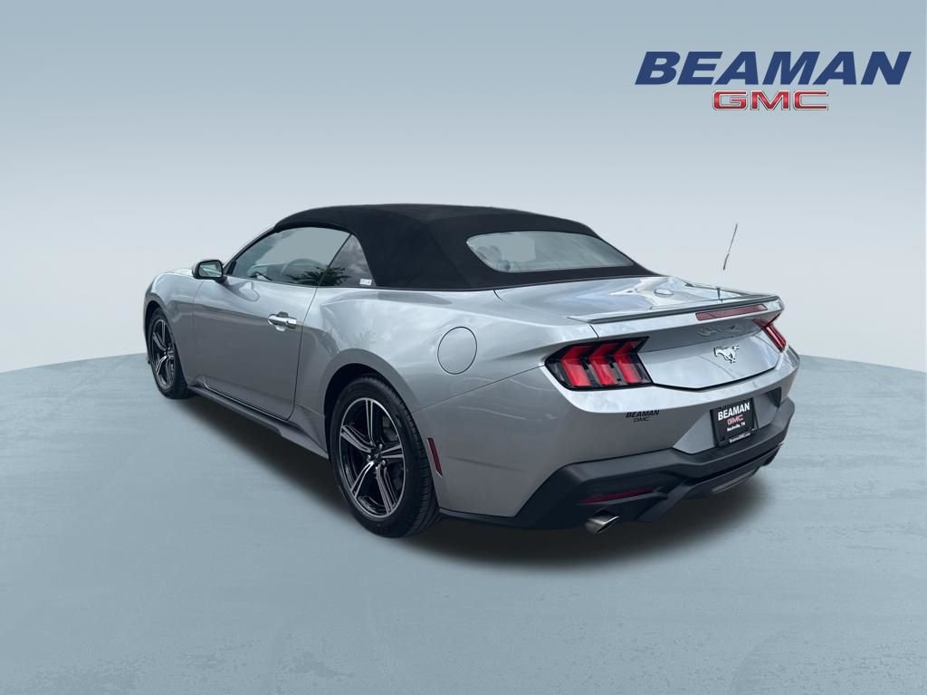 Used 2025 Ford Mustang Premium RWD image 5