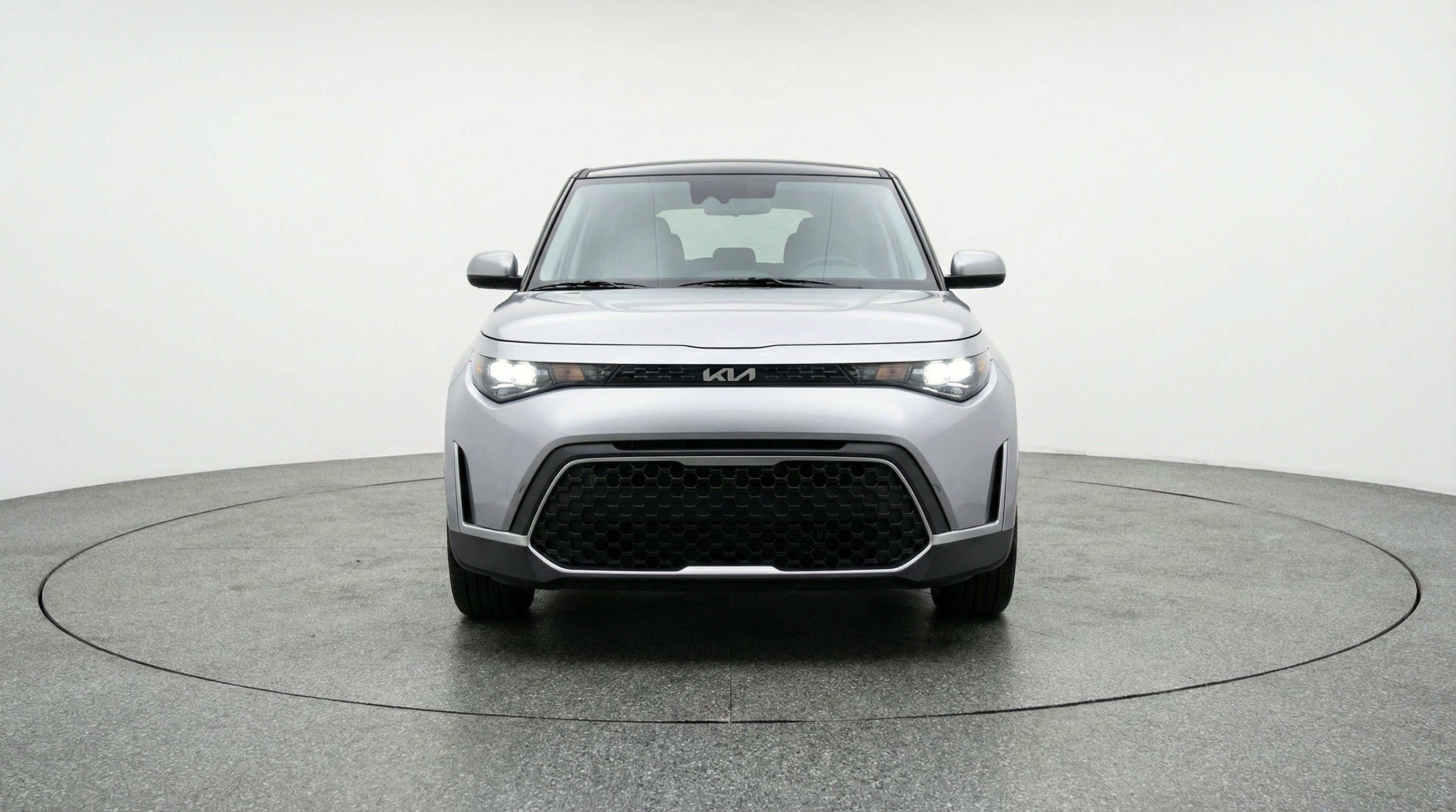 Used 2025 Kia Soul LX w/ LX Technology Package image 2