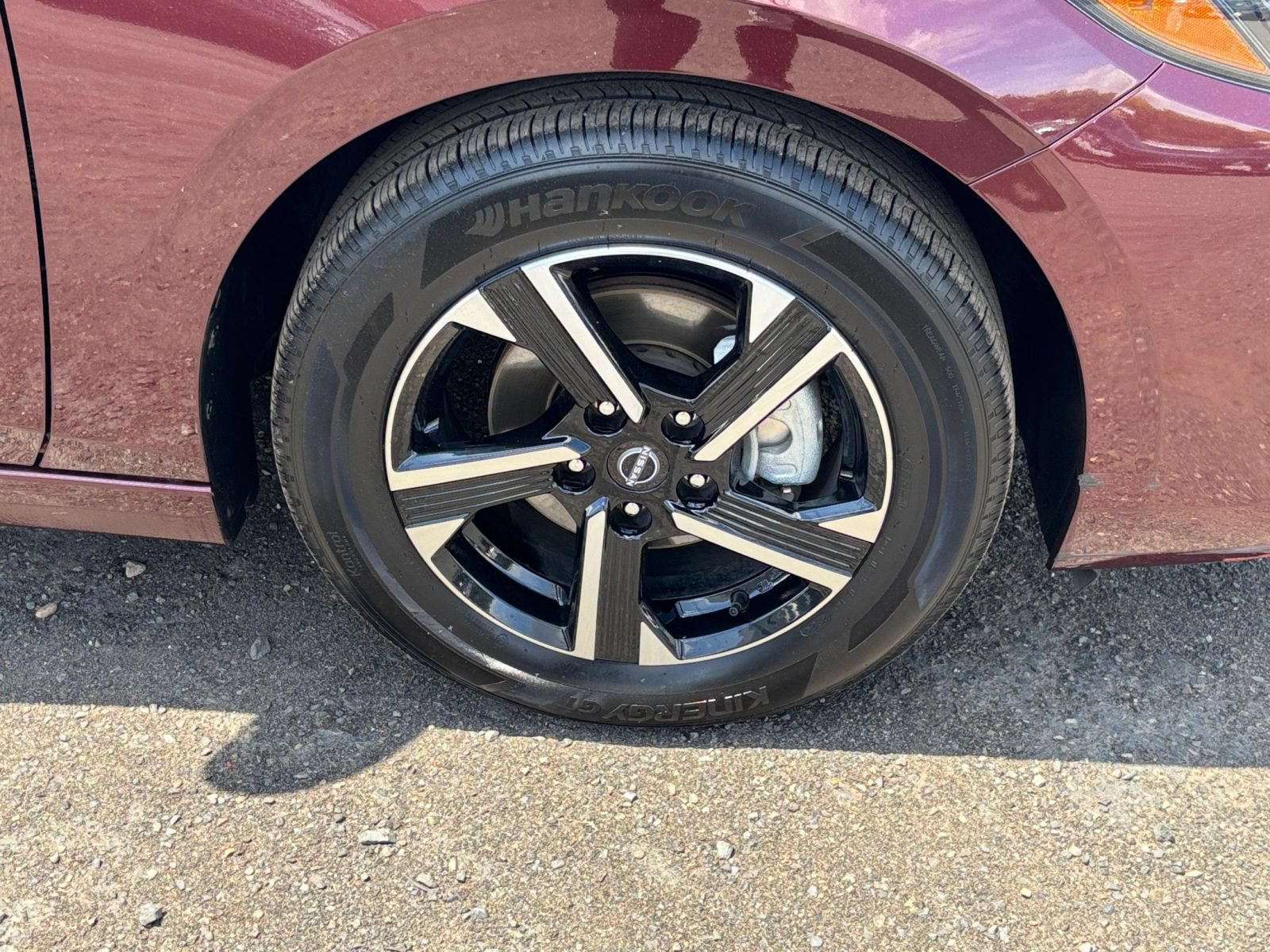 Used 2025 Nissan Sentra SV FWD image 28