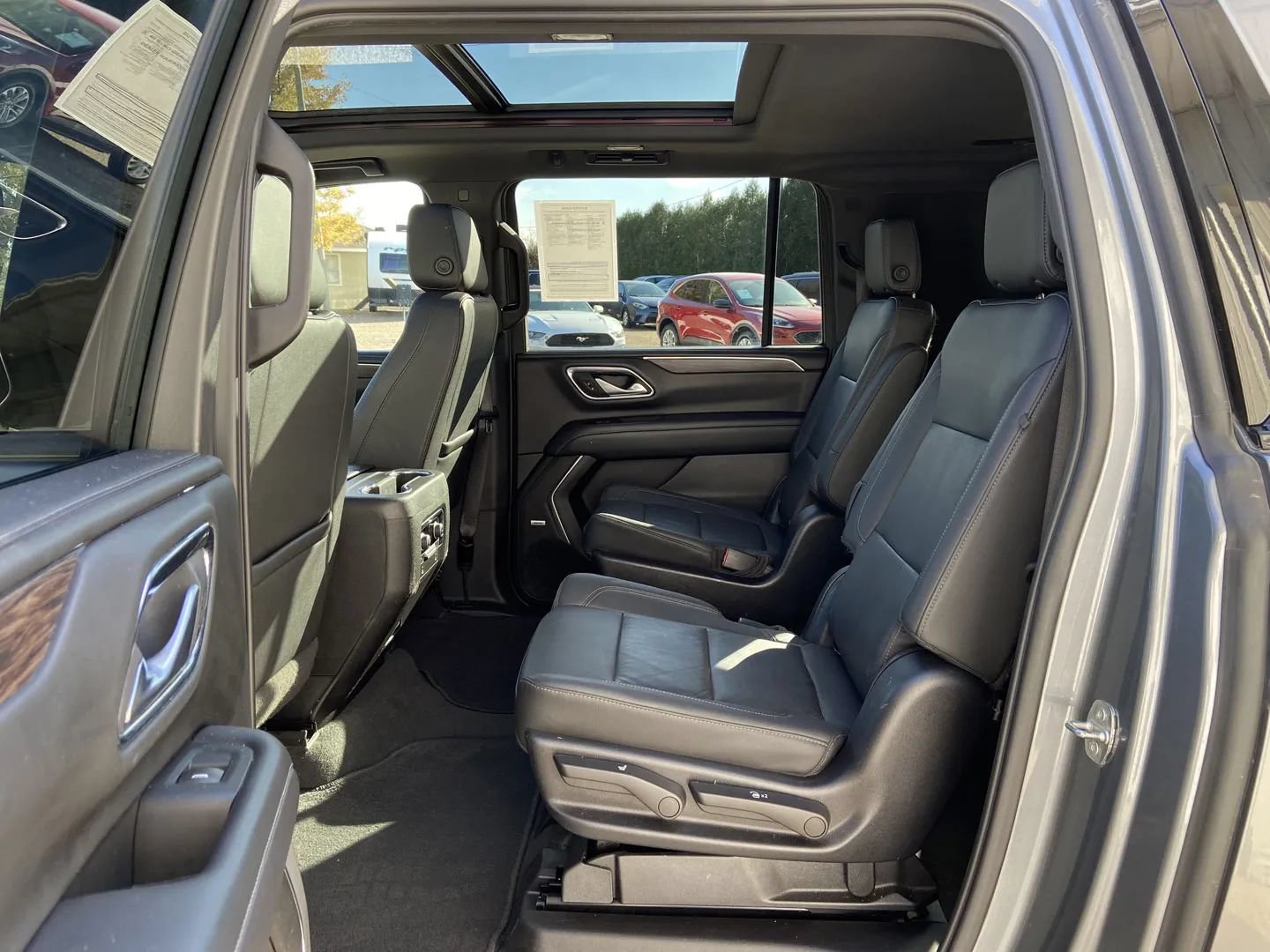 Used 2022 Chevrolet Suburban Z71 w/ Off-Road Capability Package AWD/4WD image 27