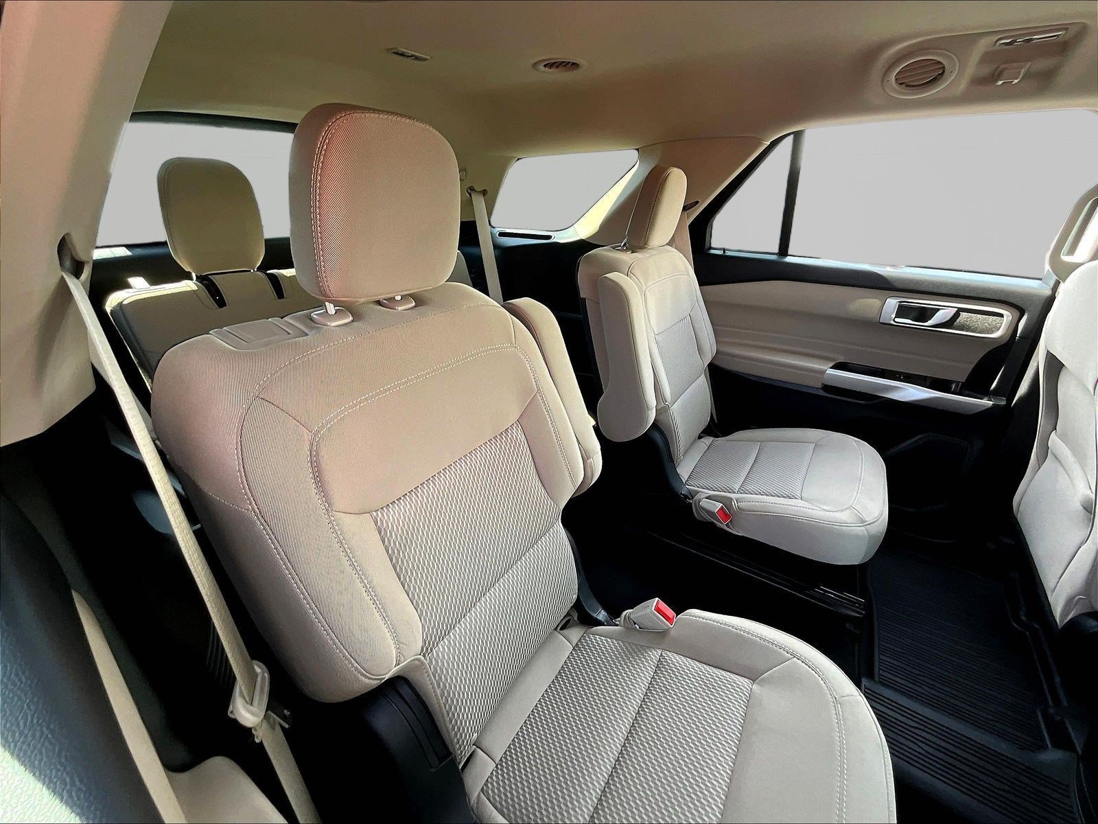 Used 2023 Ford Explorer XLT AWD/4WD image 25