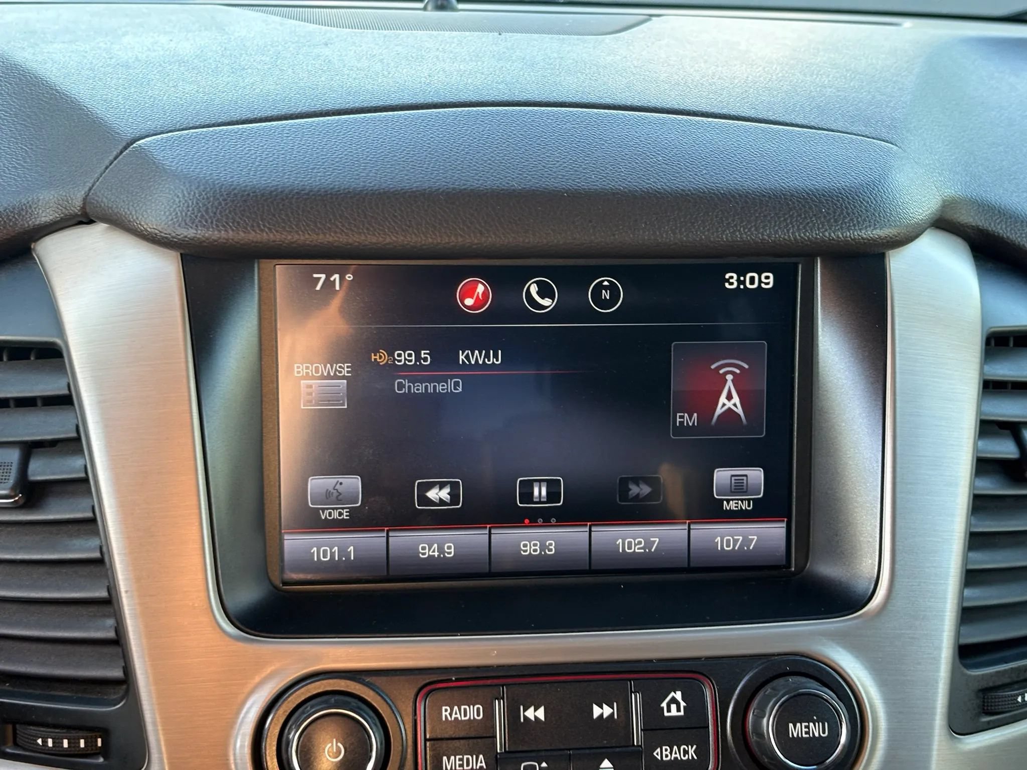 Used 2015 GMC Yukon Denali w/ Premium Package AWD/4WD image 13