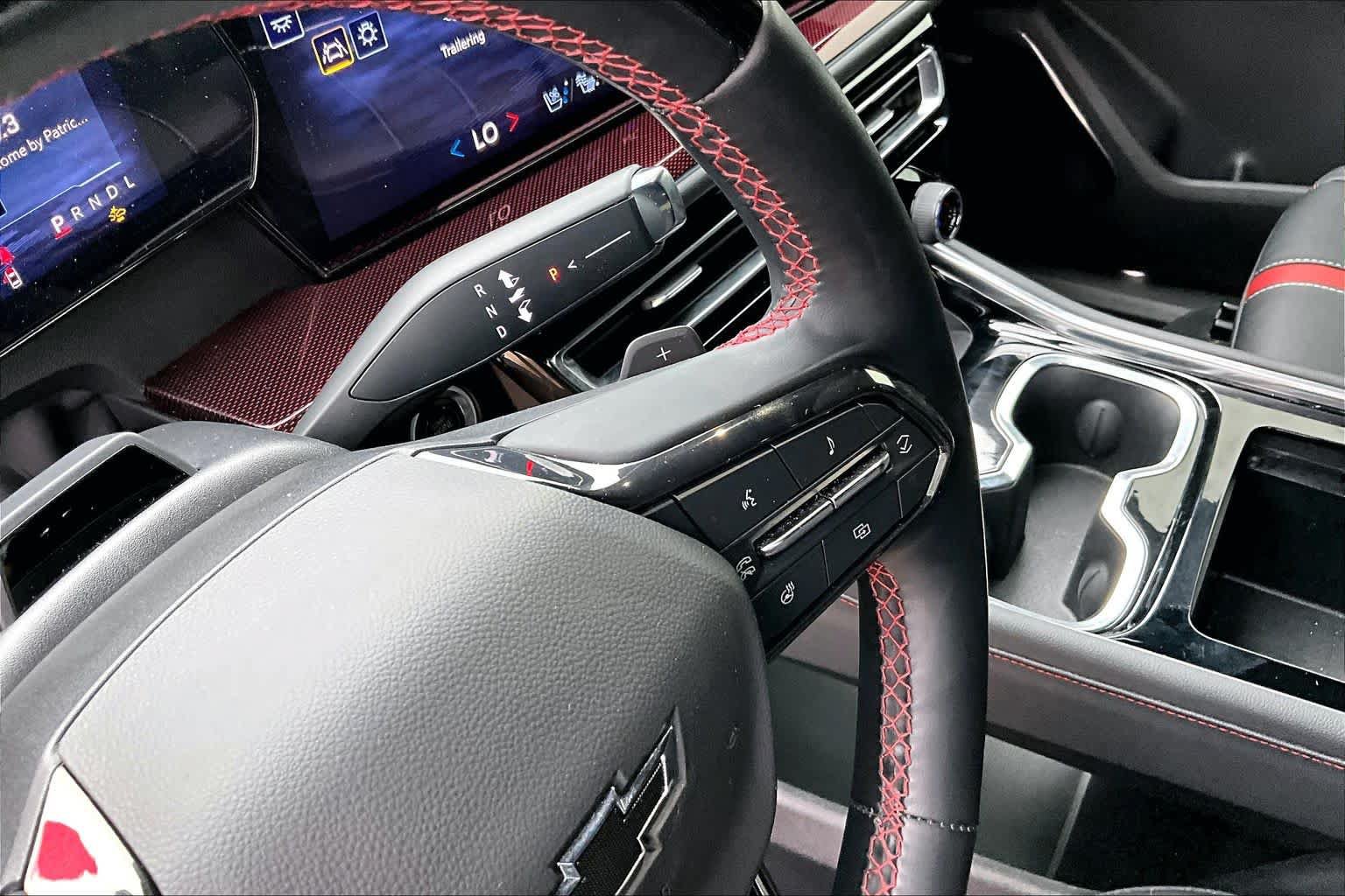 Used 2024 Chevrolet Traverse RS FWD image 17