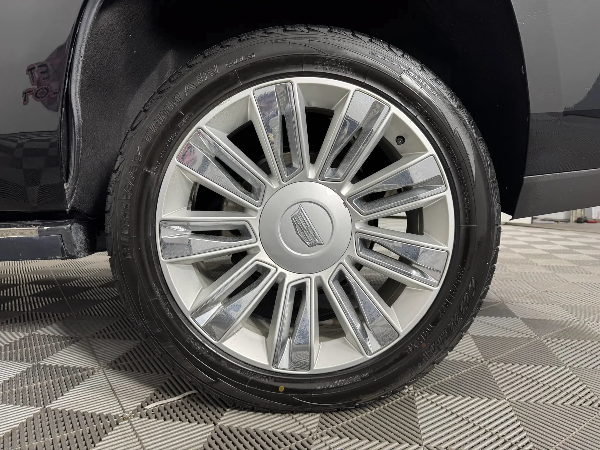 Used 2016 Cadillac Escalade Platinum AWD/4WD image 50