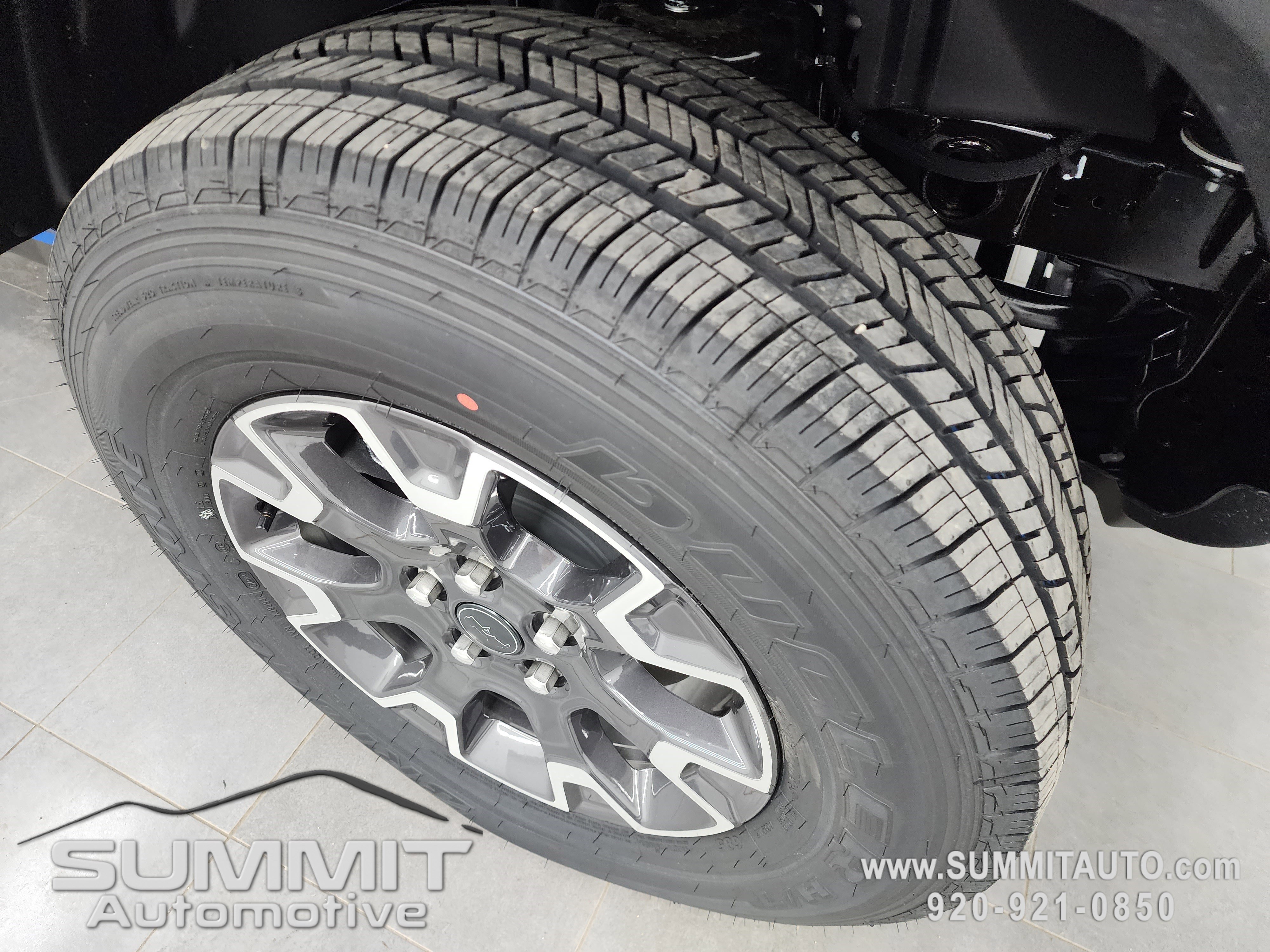 New 2026 Jeep Gladiator Sahara image 3