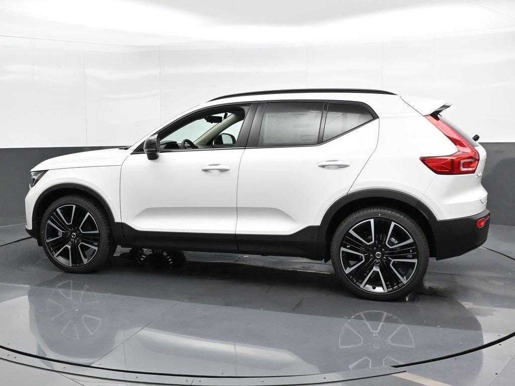 Used 2025 Volvo XC40 B5 Plus w/ Climate Package AWD/4WD image 7