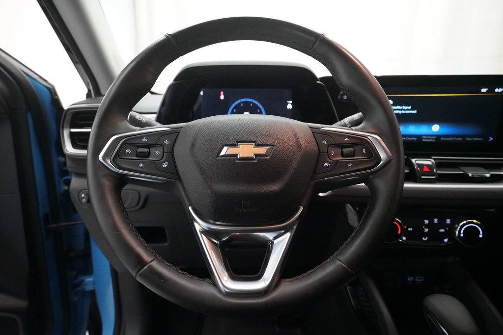 Used 2024 Chevrolet TrailBlazer LT w/ LT Cold Weather Package FWD image 4
