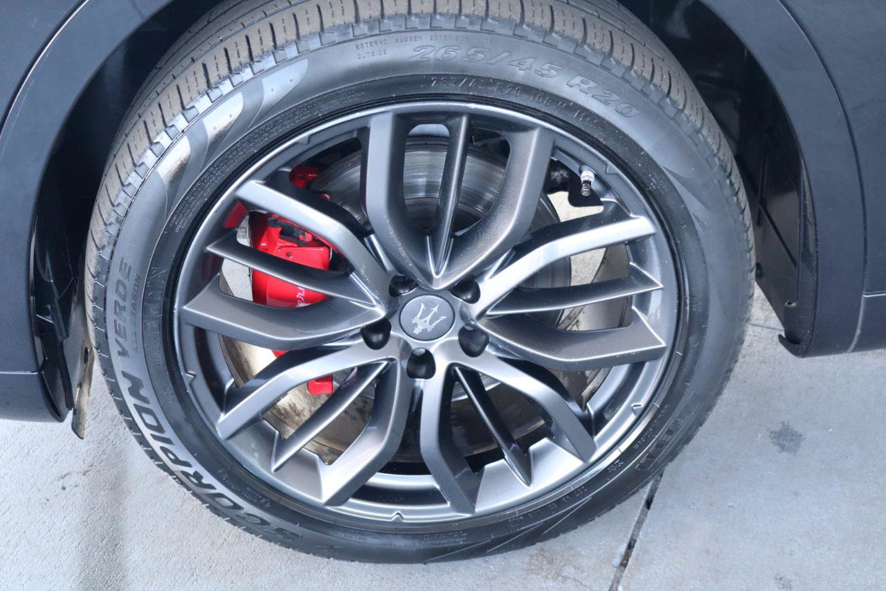 Used 2018 Maserati Levante GranLusso AWD/4WD image 44