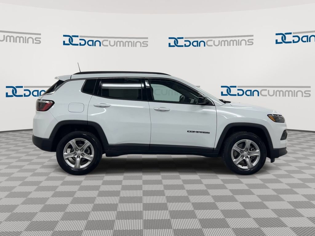 Used 2024 Jeep Compass Latitude image 9