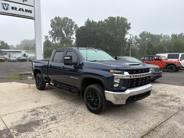 Used 2022 Chevrolet Silverado 2500 LT AWD/4WD image 3