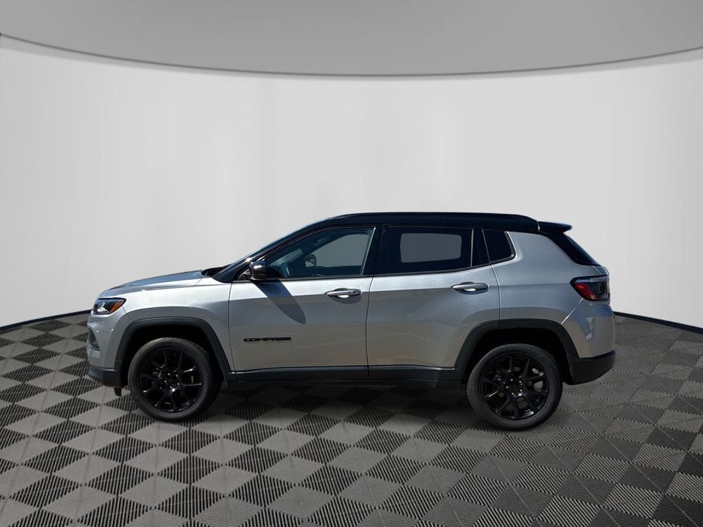 Certified 2022 Jeep Compass Latitude w/ Sun and Sound Group AWD/4WD image 4