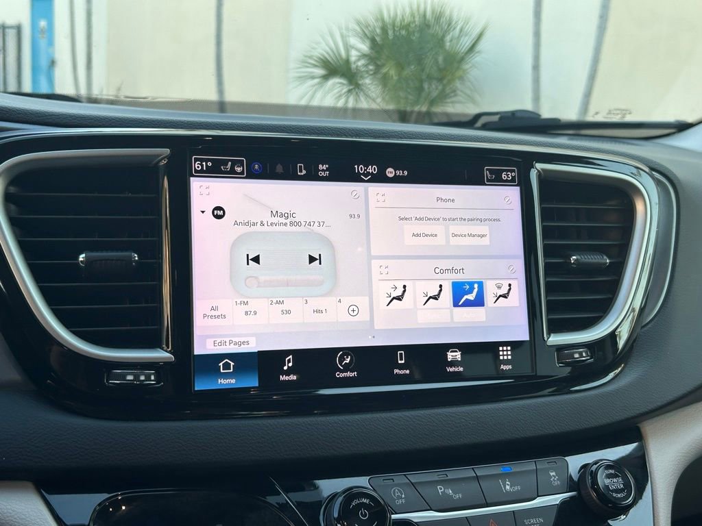 Certified 2023 Chrysler Pacifica Touring-L FWD image 25