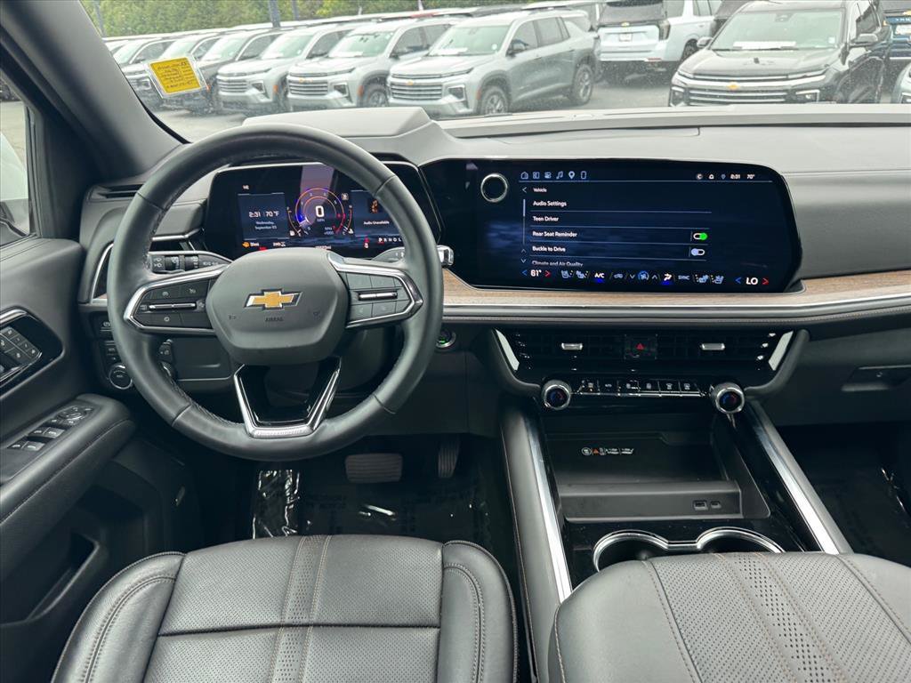 Used 2025 Chevrolet Suburban High Country AWD/4WD image 15