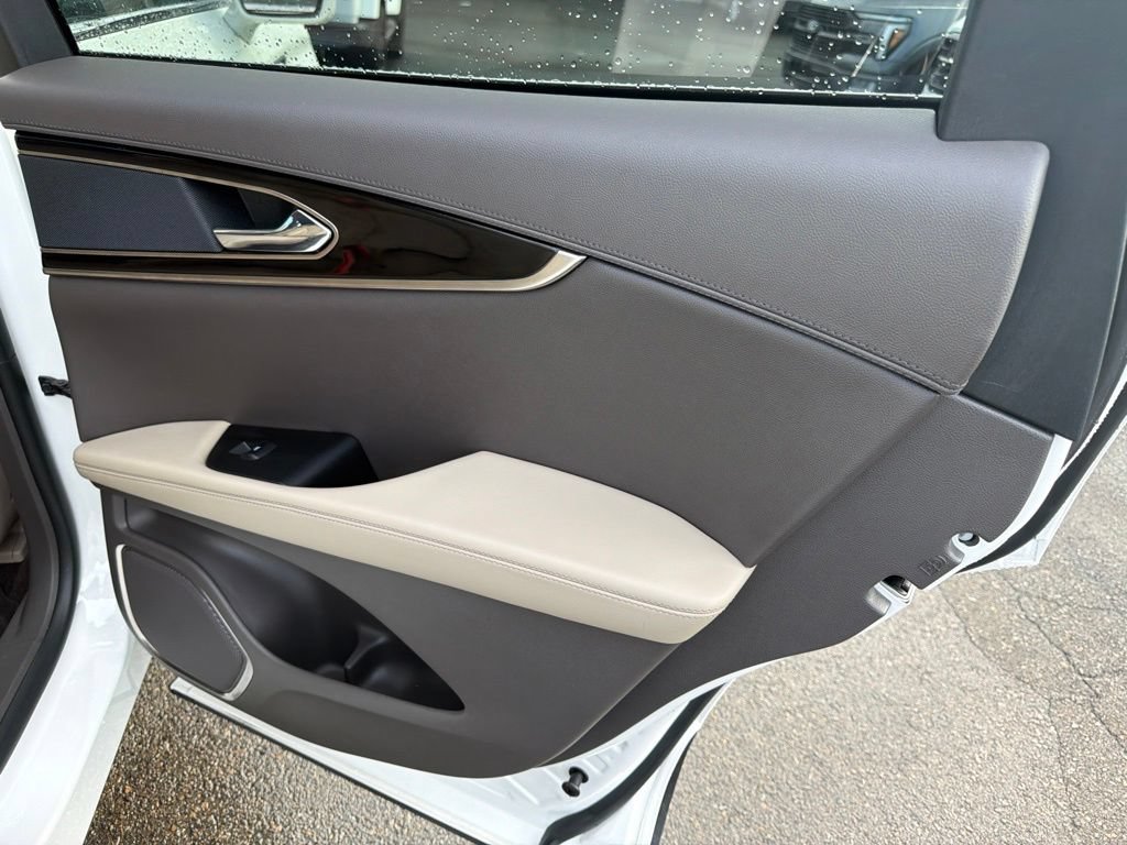 Certified 2023 Lincoln Nautilus AWD w/ Premium Package image 18