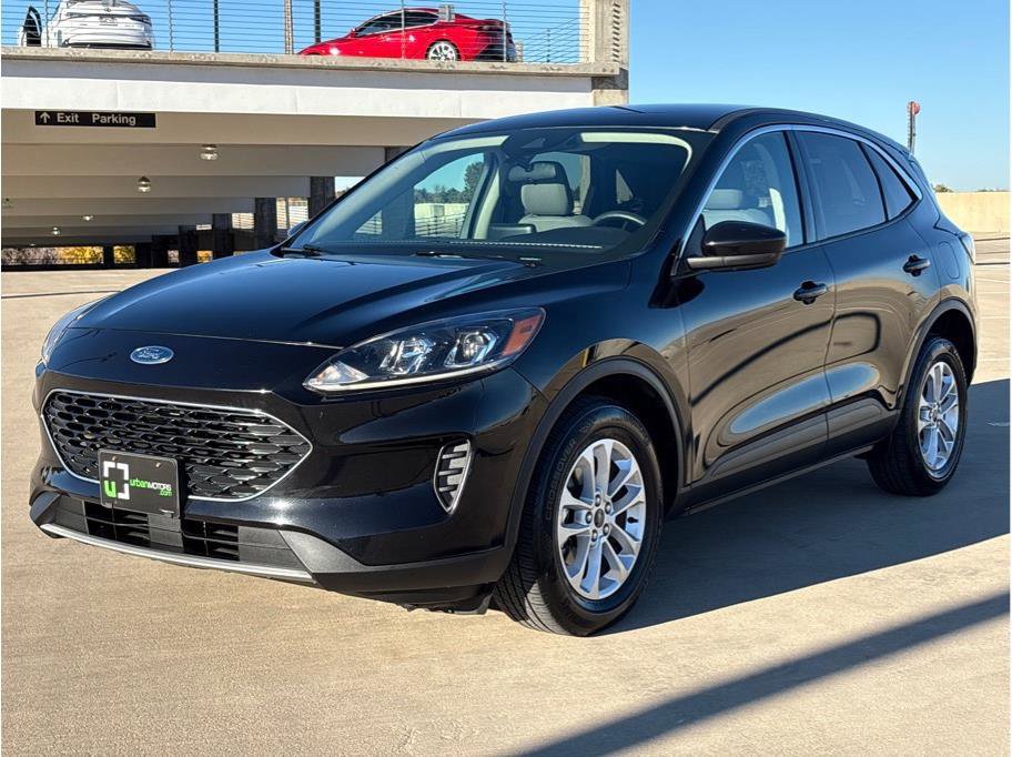 Used 2020 Ford Escape SE image 3