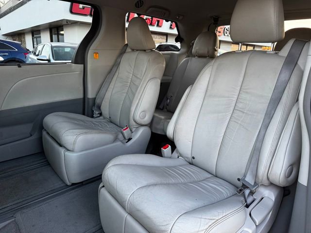 Used 2012 Toyota Sienna XLE AWD/4WD image 16