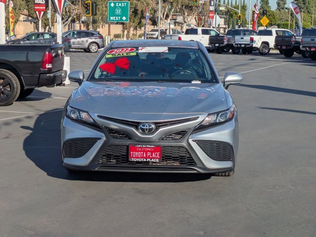 Used 2022 Toyota Camry SE image 2