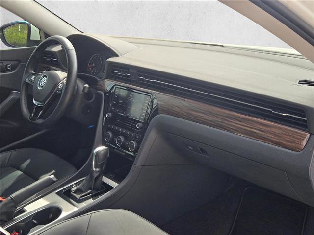 Used 2020 Volkswagen Passat 2.0T SEL image 22