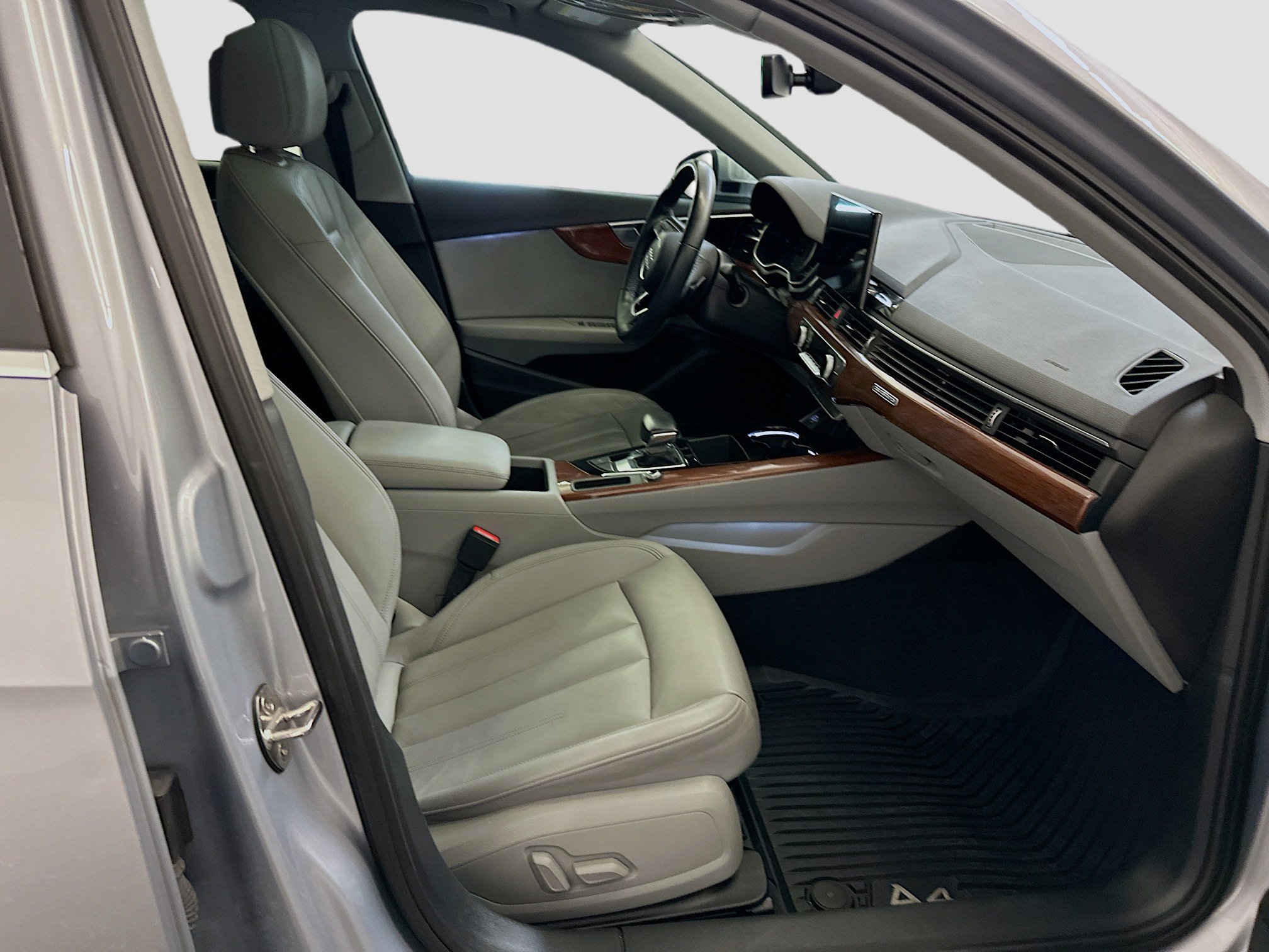 Used 2023 Audi A4 2.0T Premium w/ Convenience Package image 33