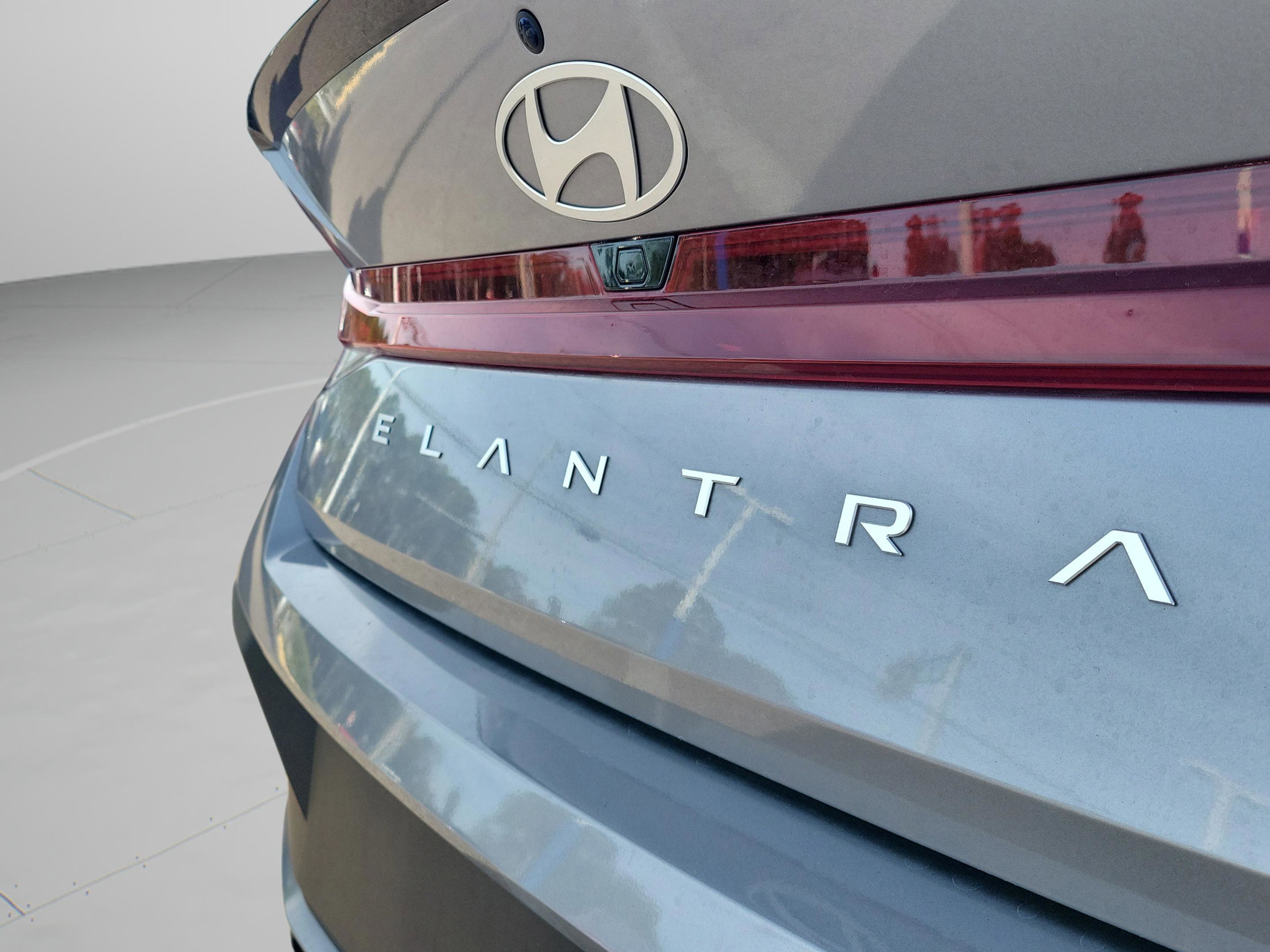 Used 2025 Hyundai Elantra Sport image 30