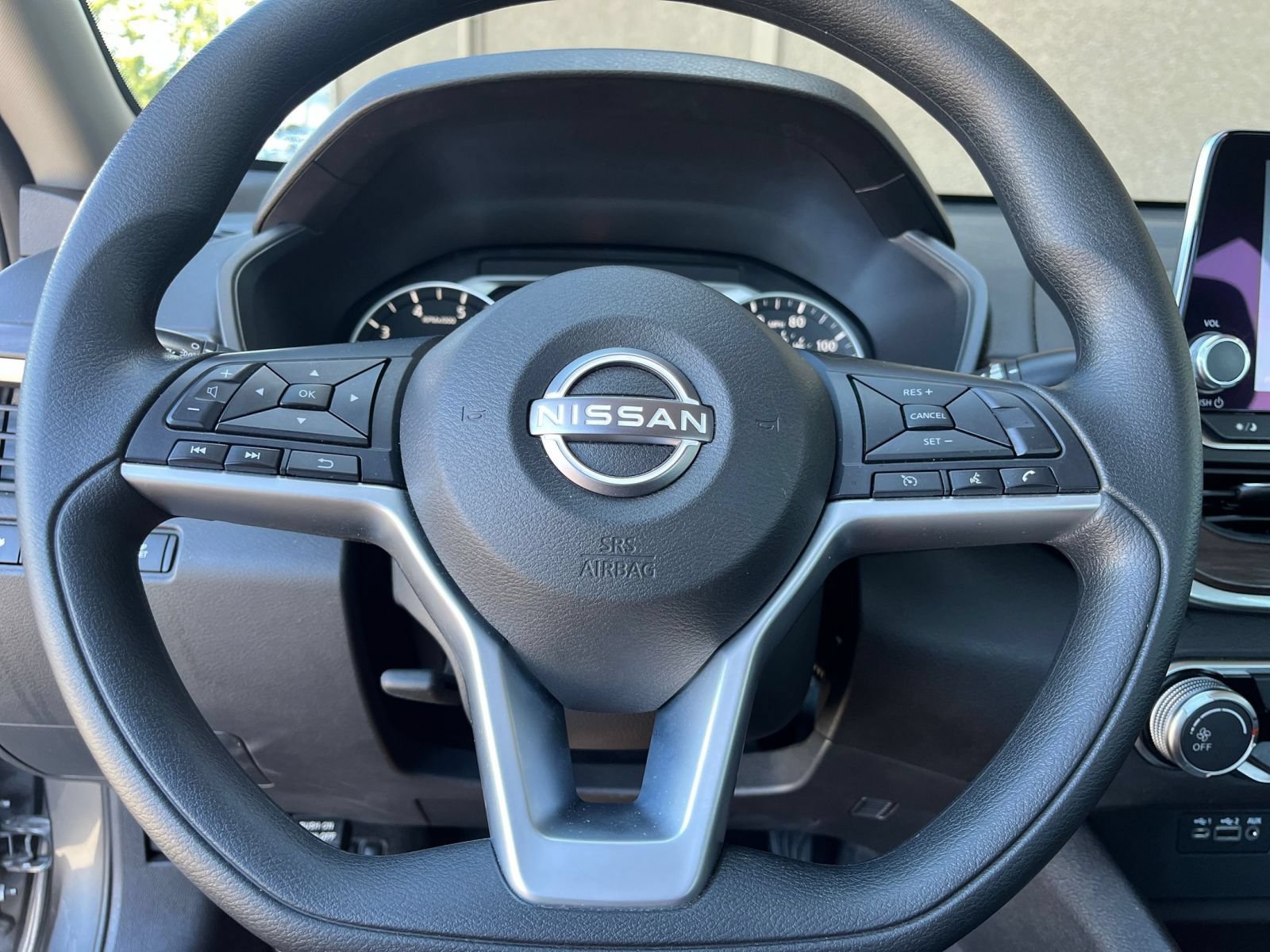 Used 2025 Nissan Altima 2.5 SV FWD image 24
