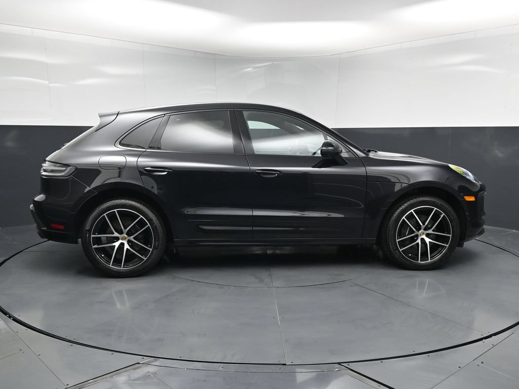 Certified 2025 Porsche Macan AWD/4WD image 13