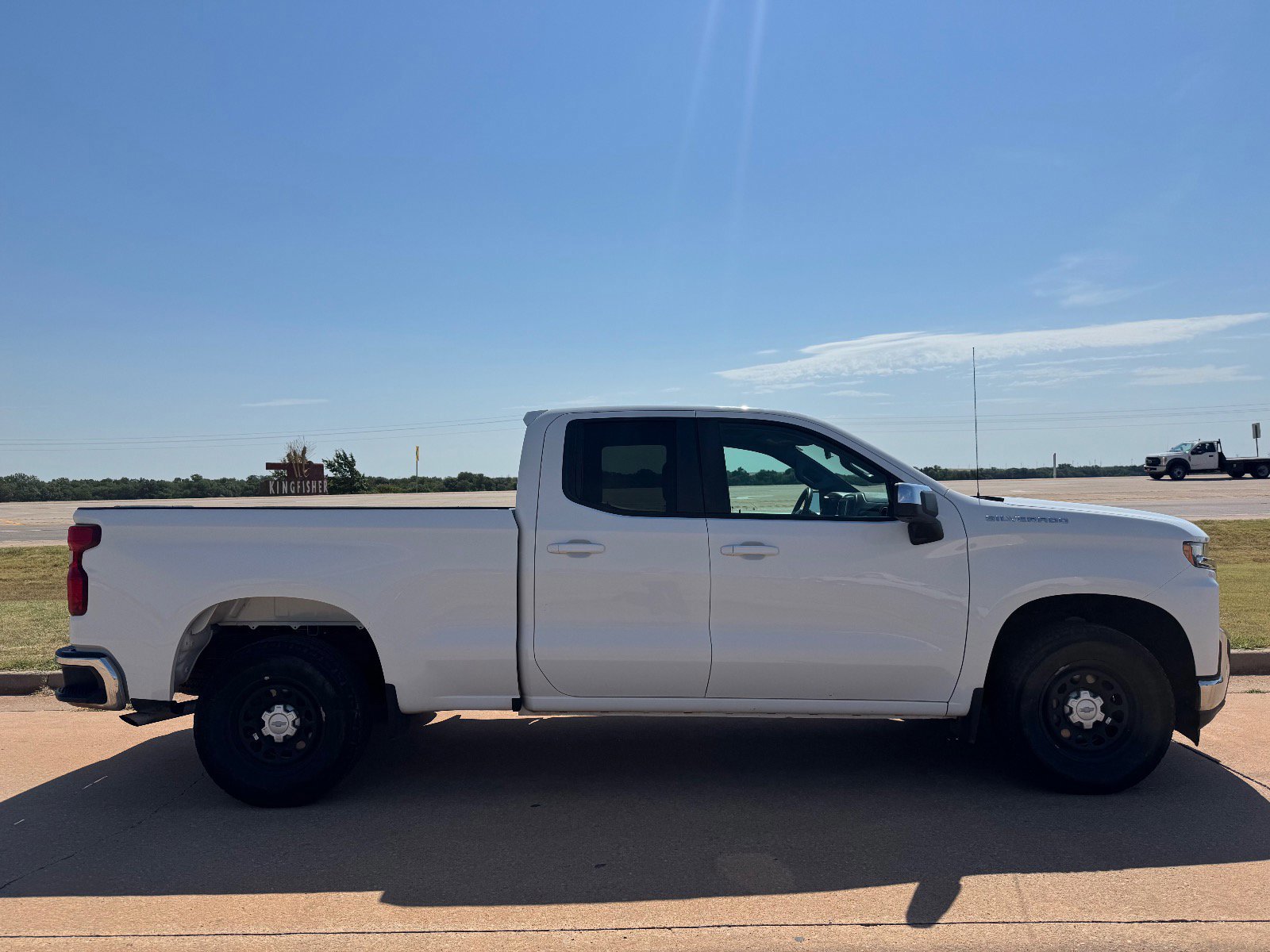 Used 2019 Chevrolet Silverado 1500 LT w/ Trailering Package image 2