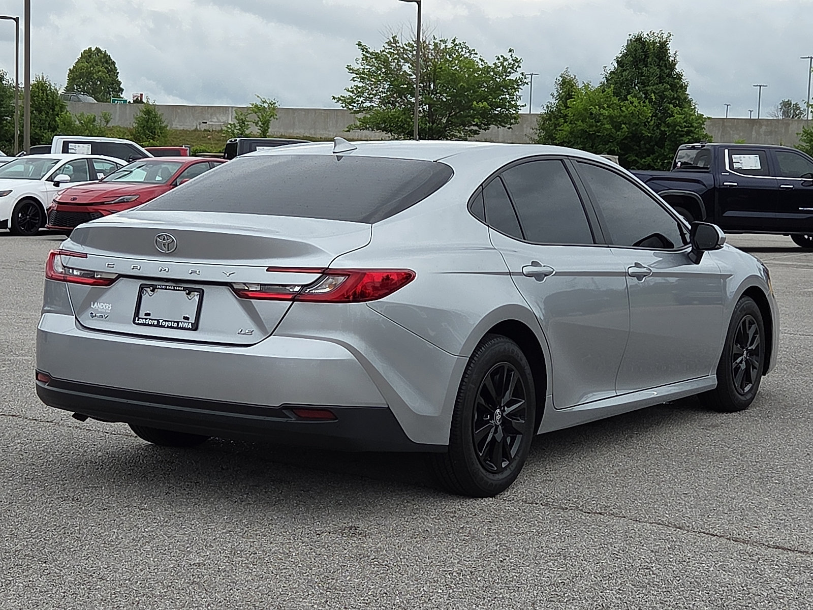 Used 2025 Toyota Camry LE FWD image 5