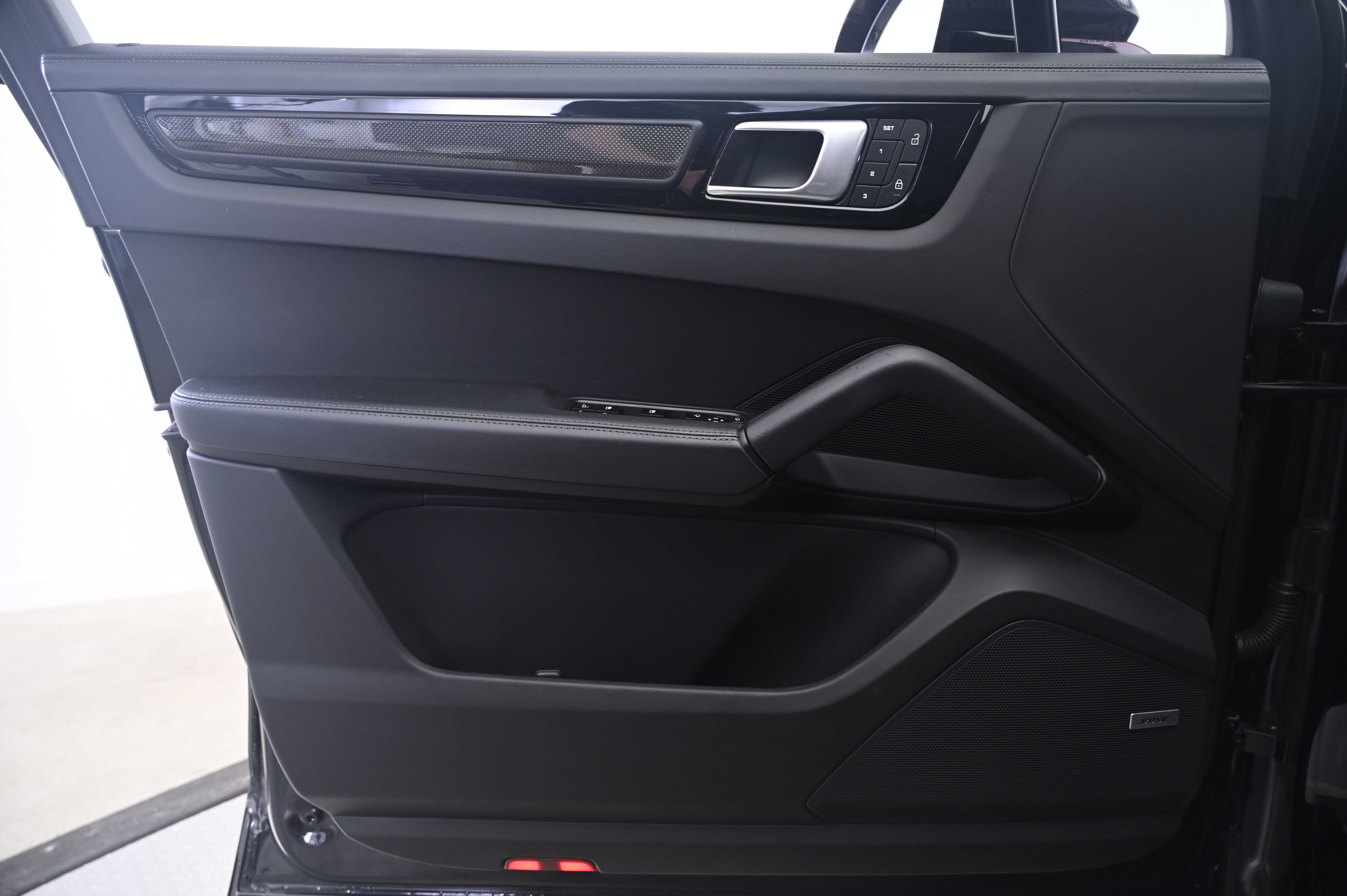Certified 2022 Porsche Cayenne Turbo GT AWD/4WD image 25